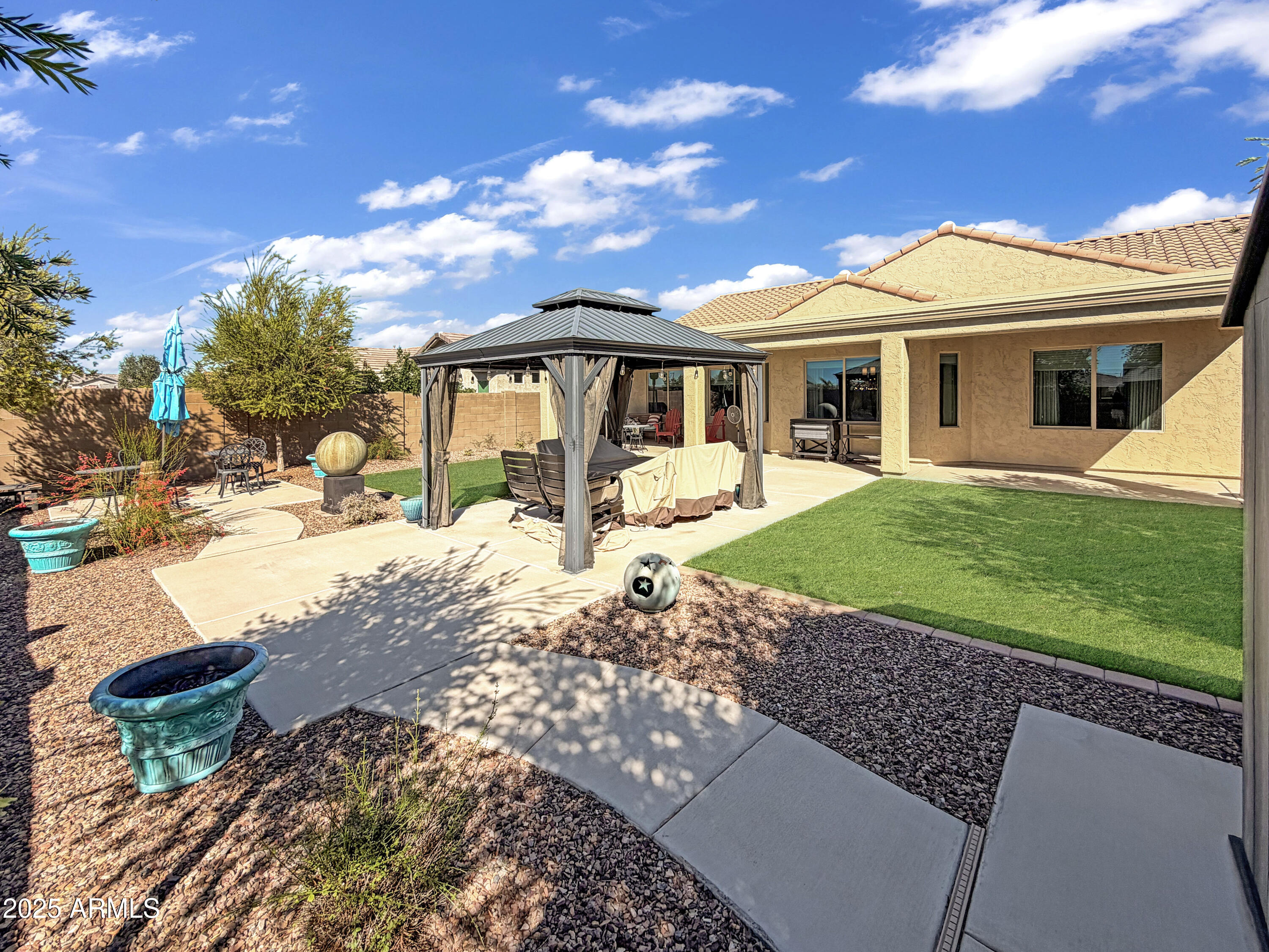 3848 N HUNTINGTON Drive