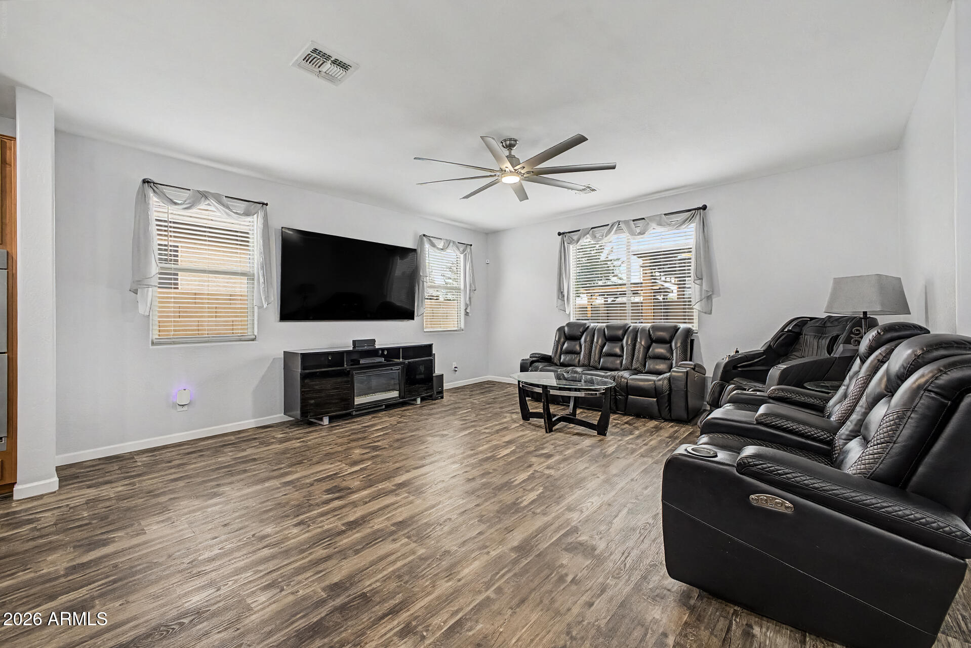 744 W DESERT HOLLOW Drive