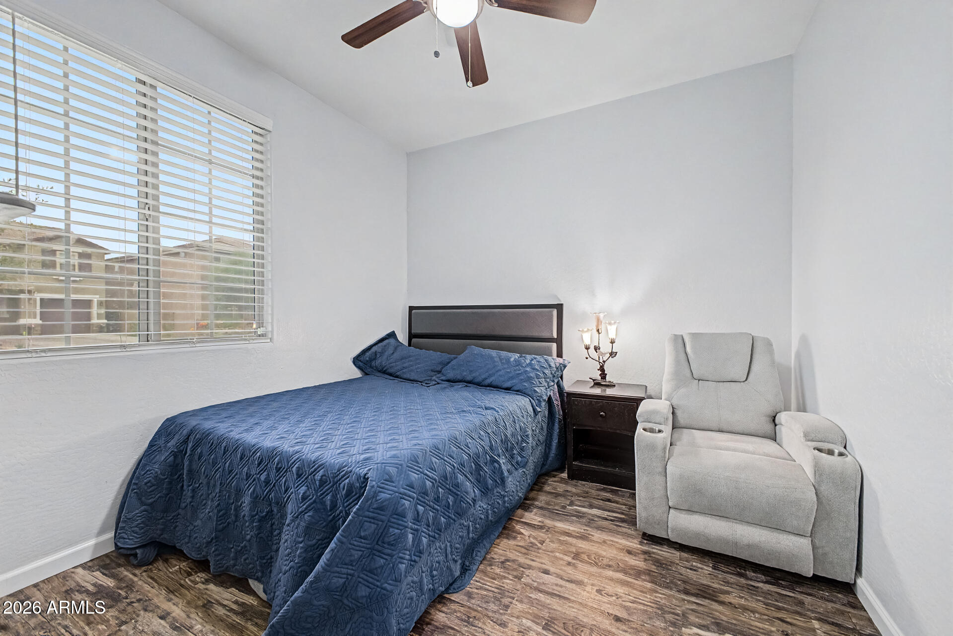 744 W DESERT HOLLOW Drive