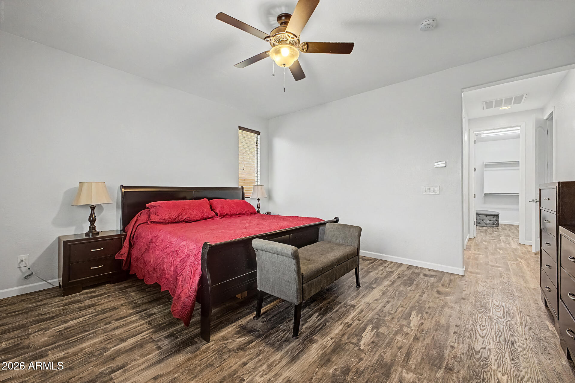 744 W DESERT HOLLOW Drive