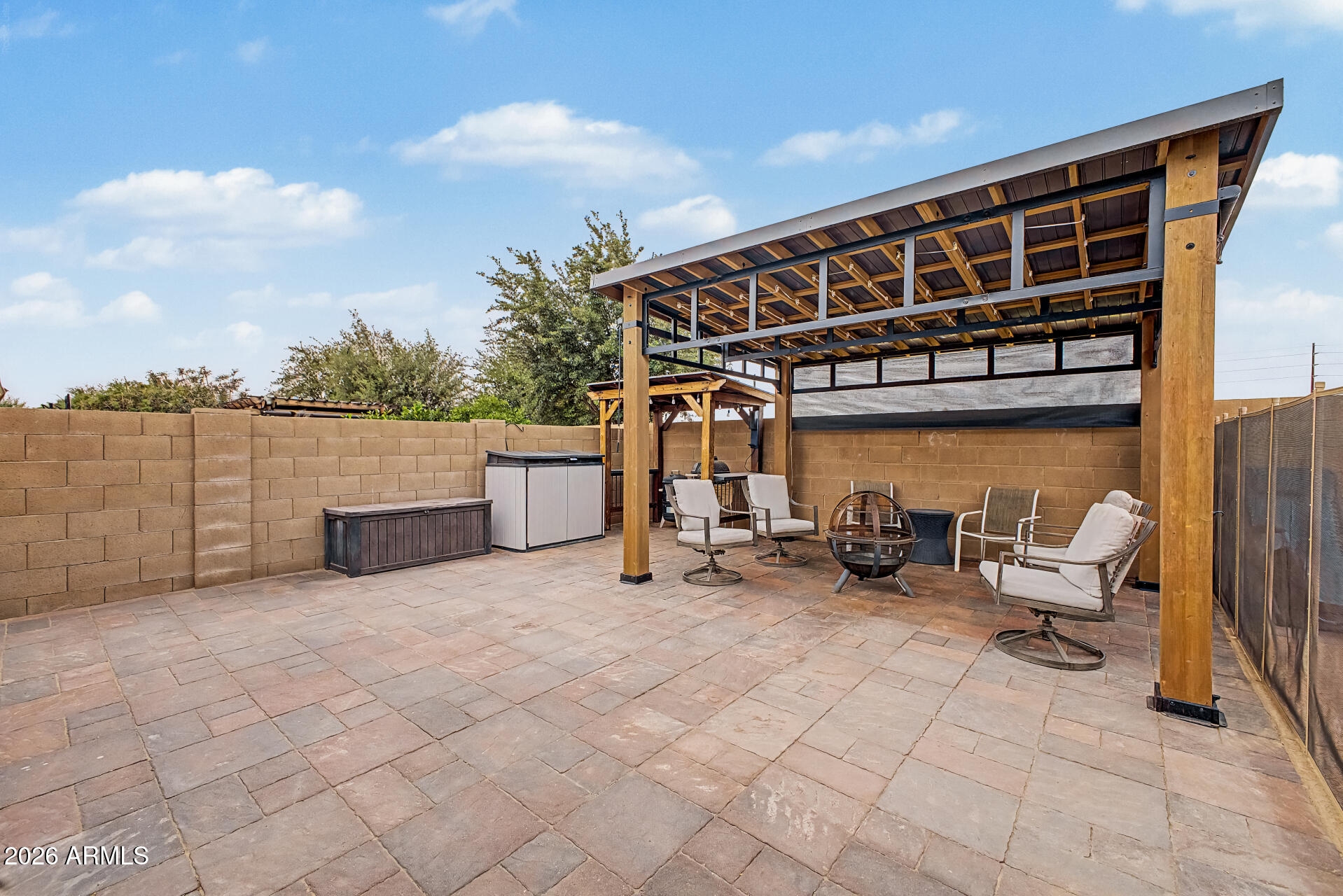 744 W DESERT HOLLOW Drive