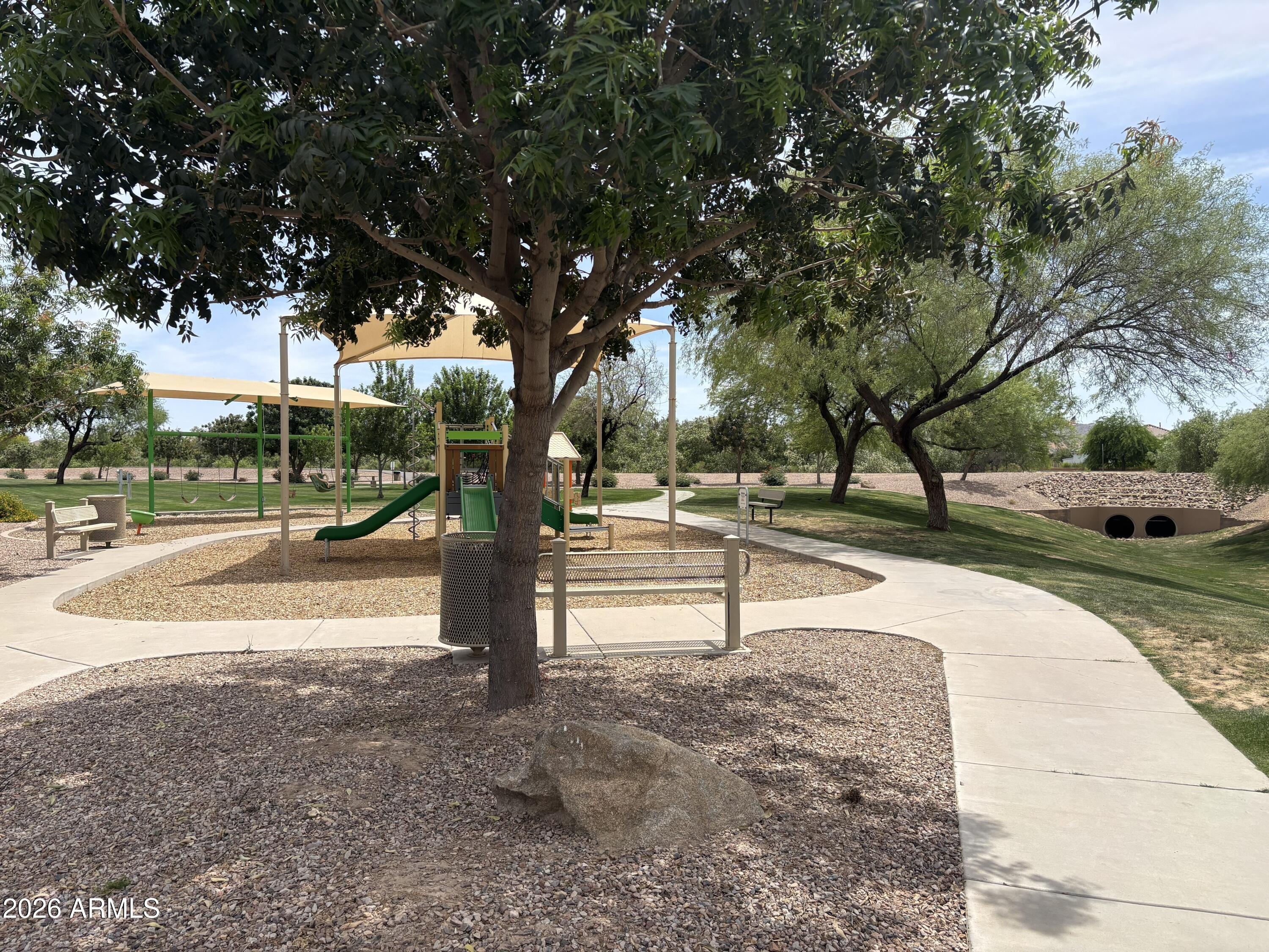21063 E CALLE DE FLORES
