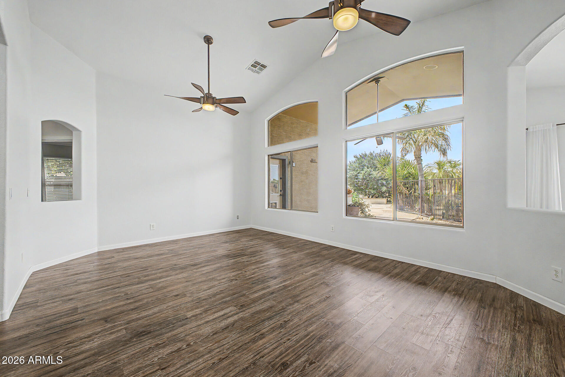 21063 E CALLE DE FLORES