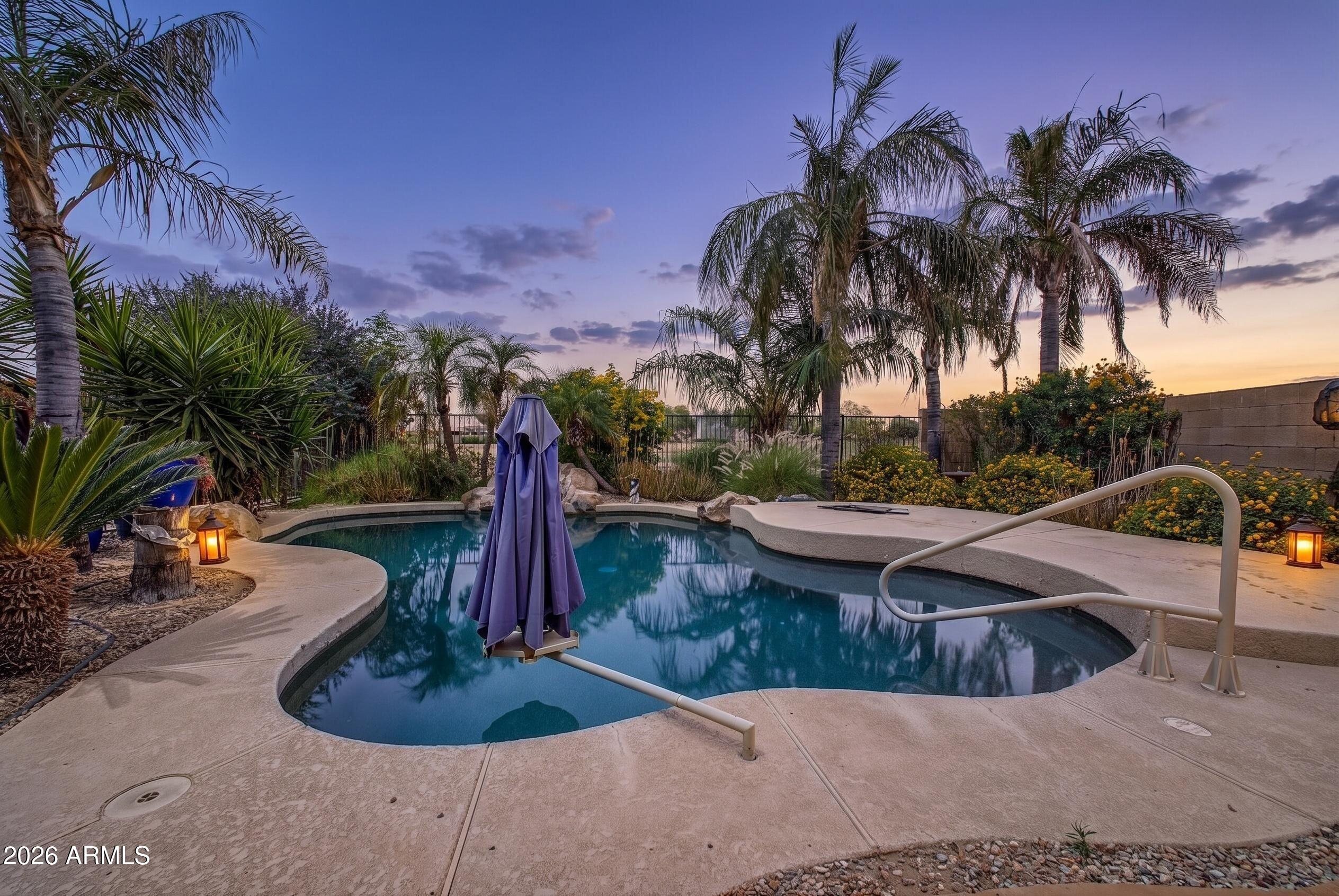 21063 E CALLE DE FLORES