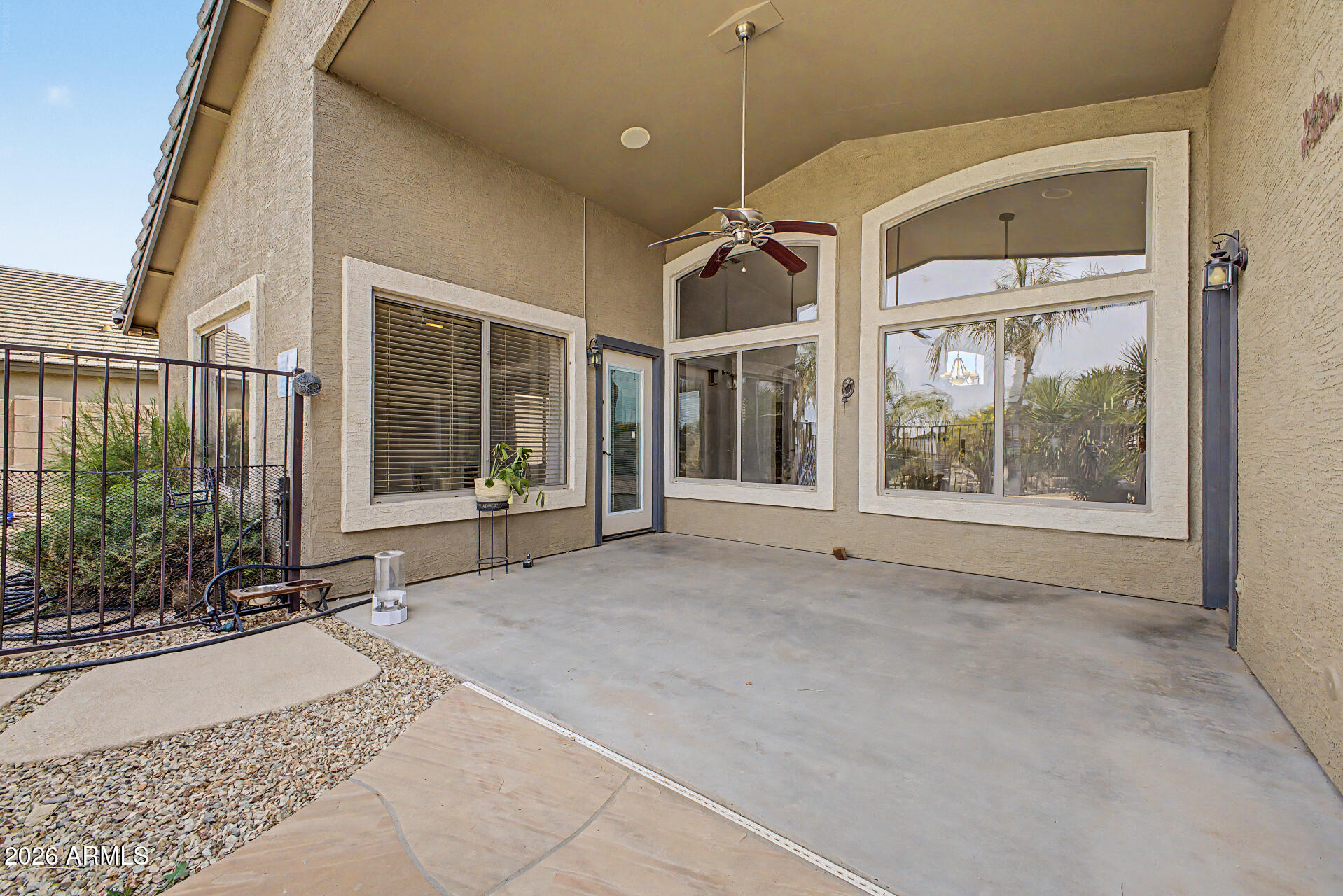 21063 E CALLE DE FLORES