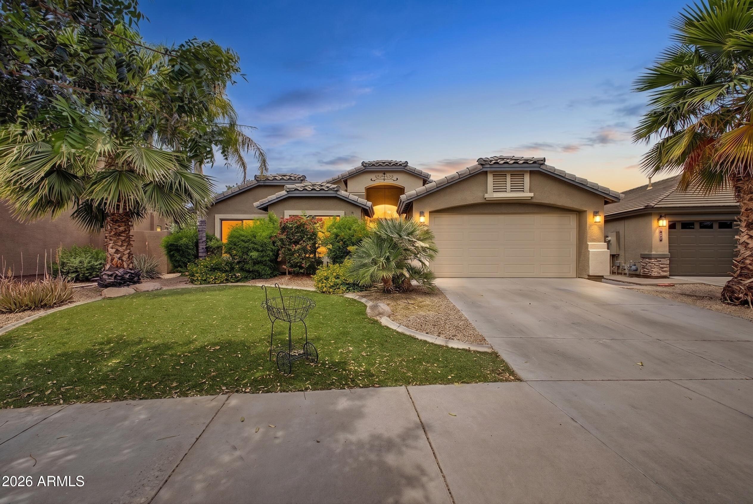 21063 E CALLE DE FLORES
