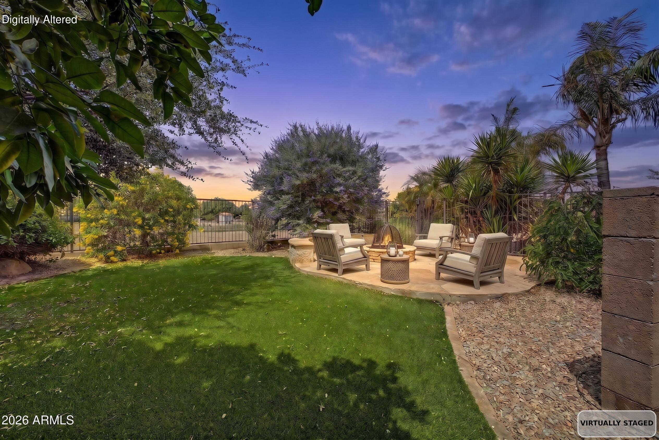 21063 E CALLE DE FLORES