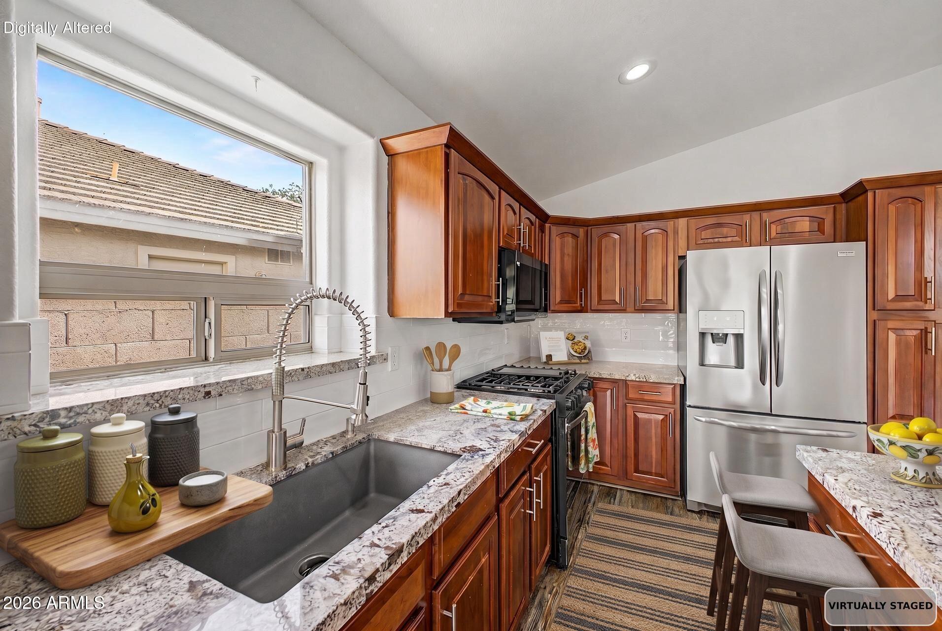 21063 E CALLE DE FLORES