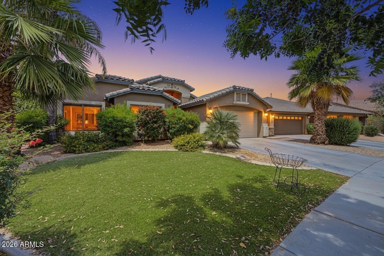 21063 E CALLE DE FLORES
