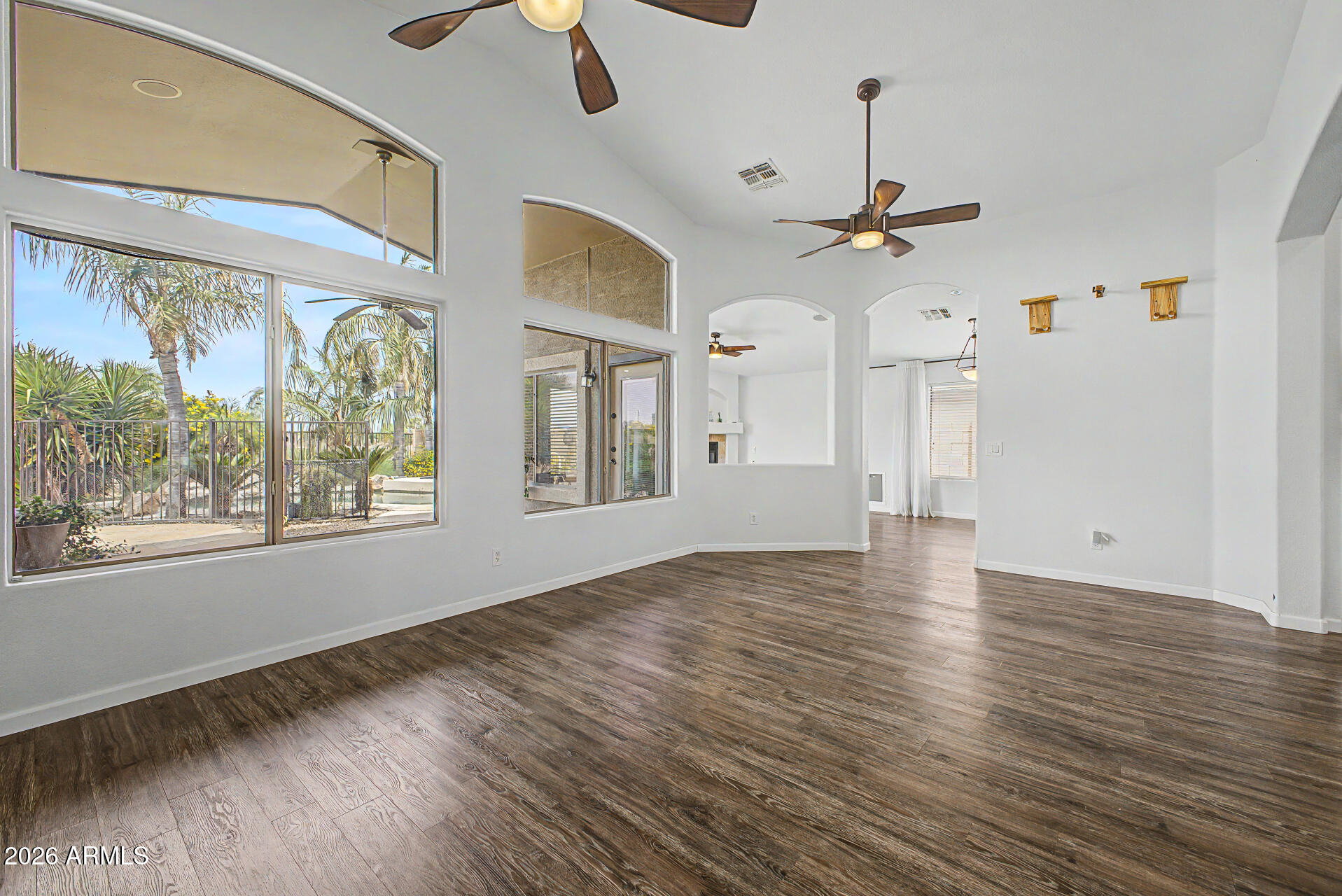 21063 E CALLE DE FLORES