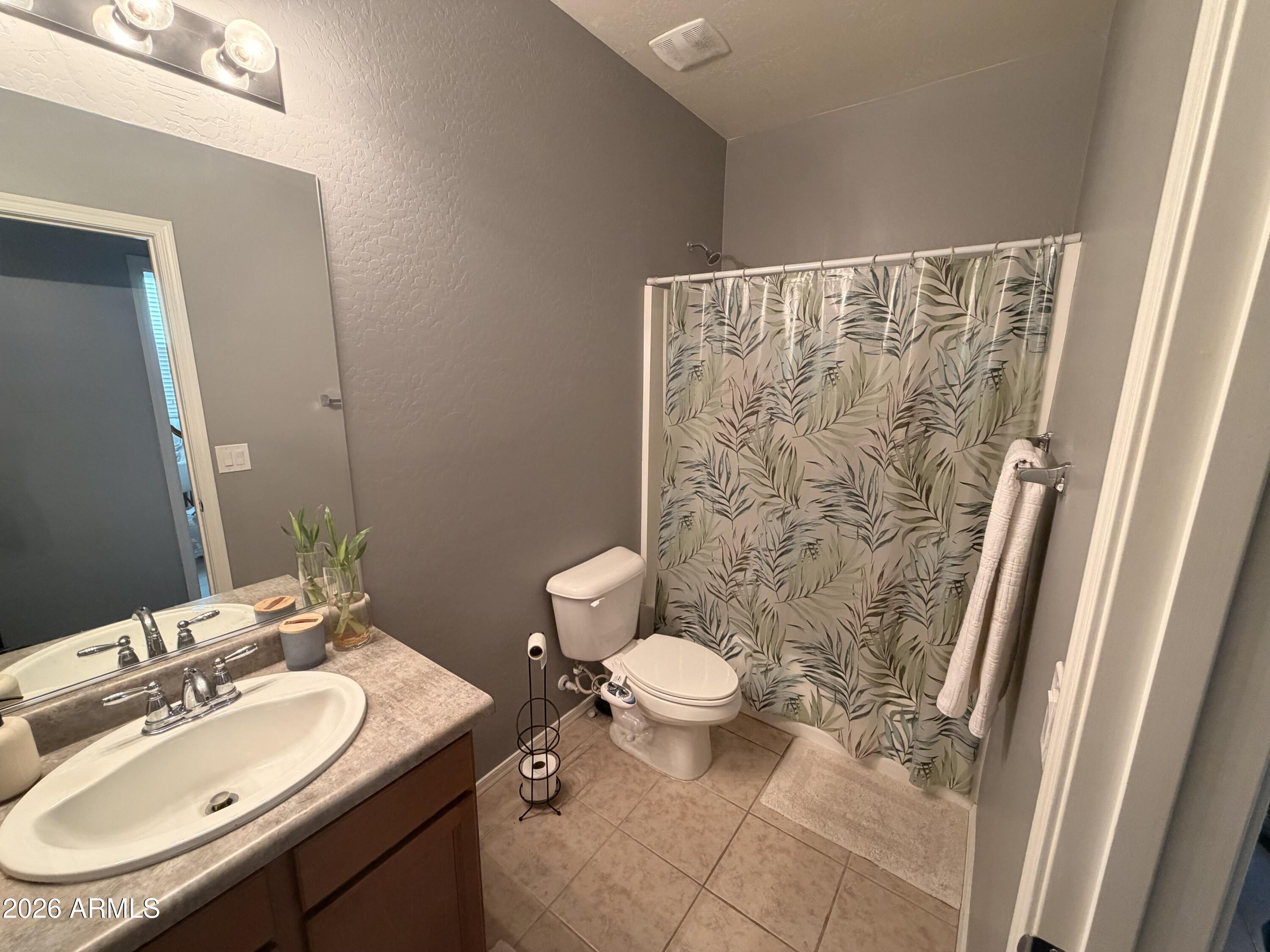 12021 W DAVIS Lane