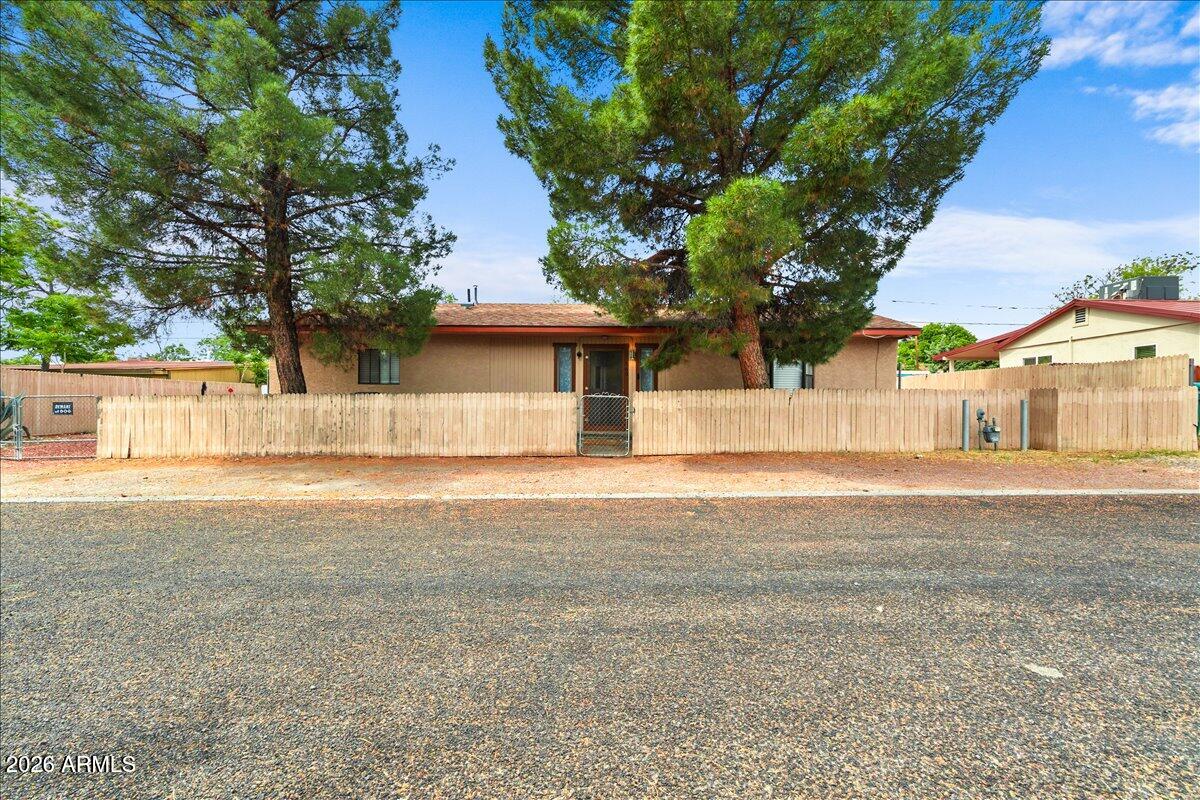 560 SIESTA Street 1