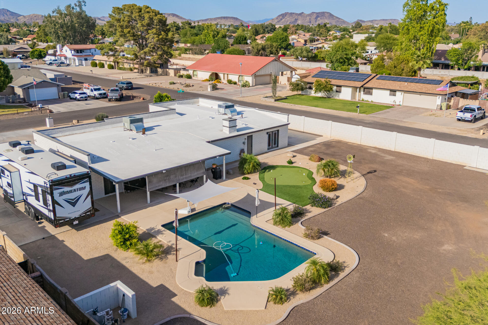 7115 W JOHN CABOT Road