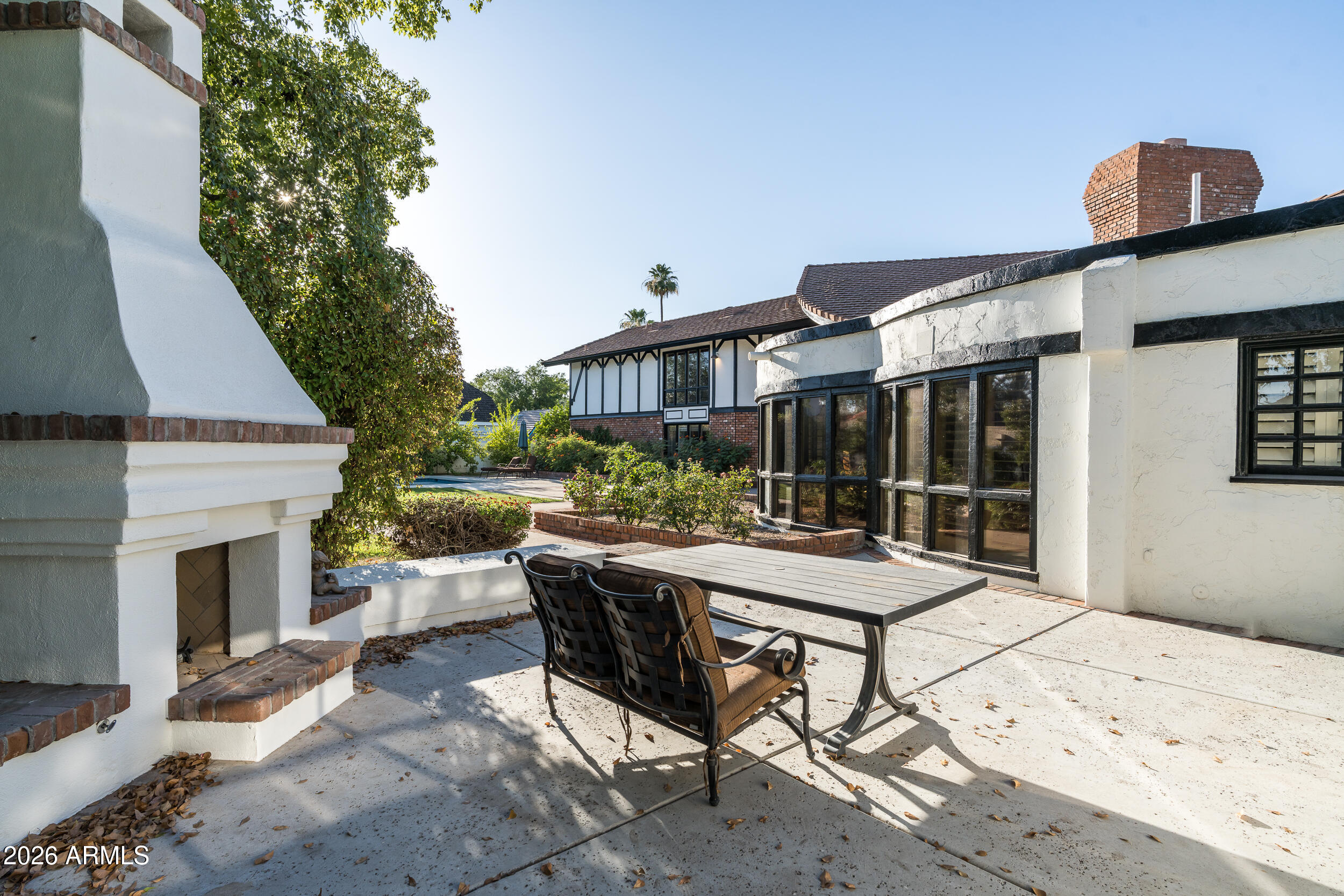 211 W KALER Drive