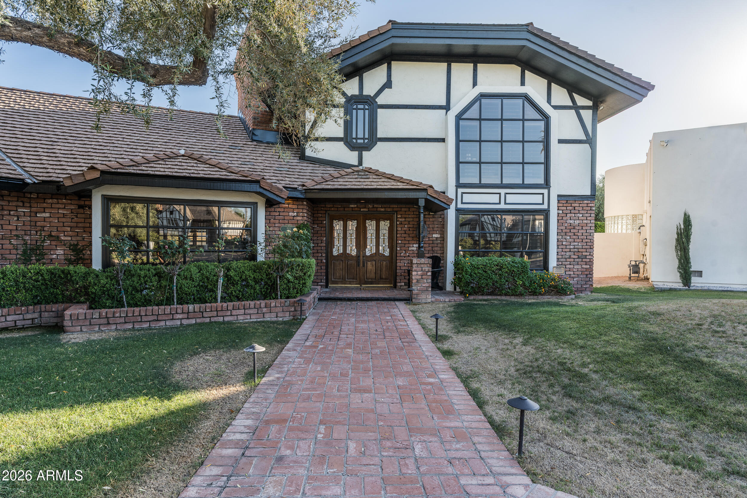 211 W KALER Drive
