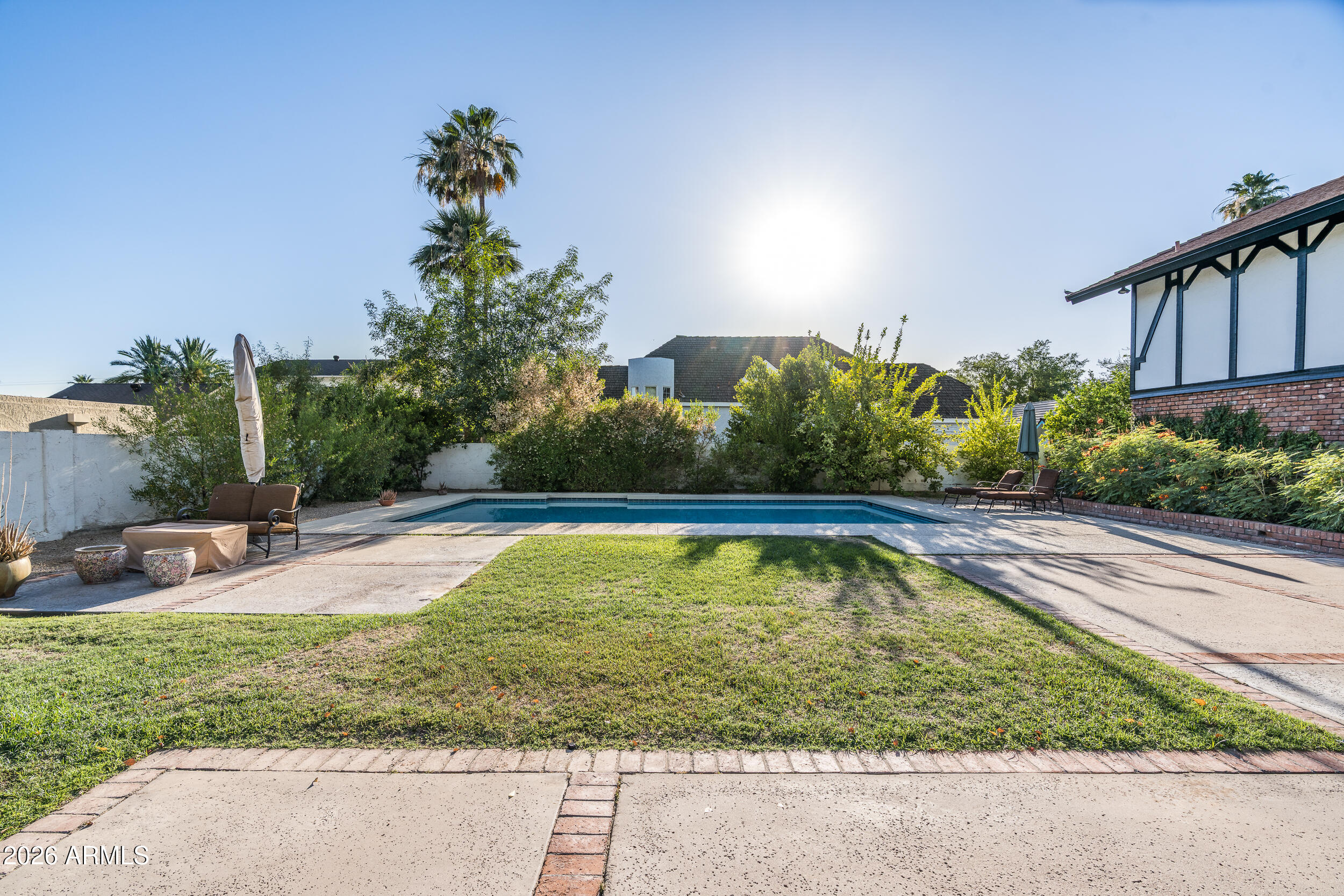 211 W KALER Drive