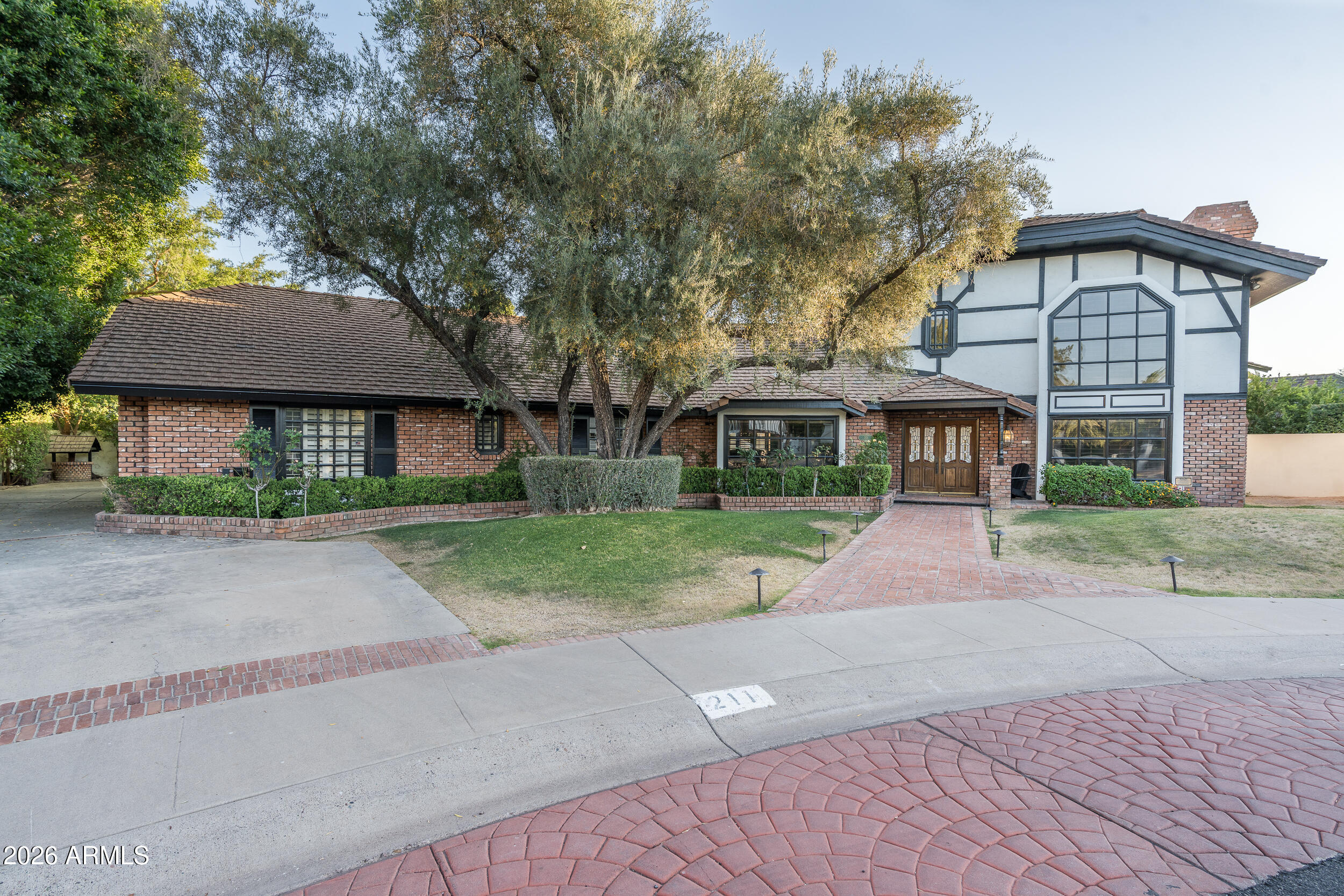 211 W KALER Drive