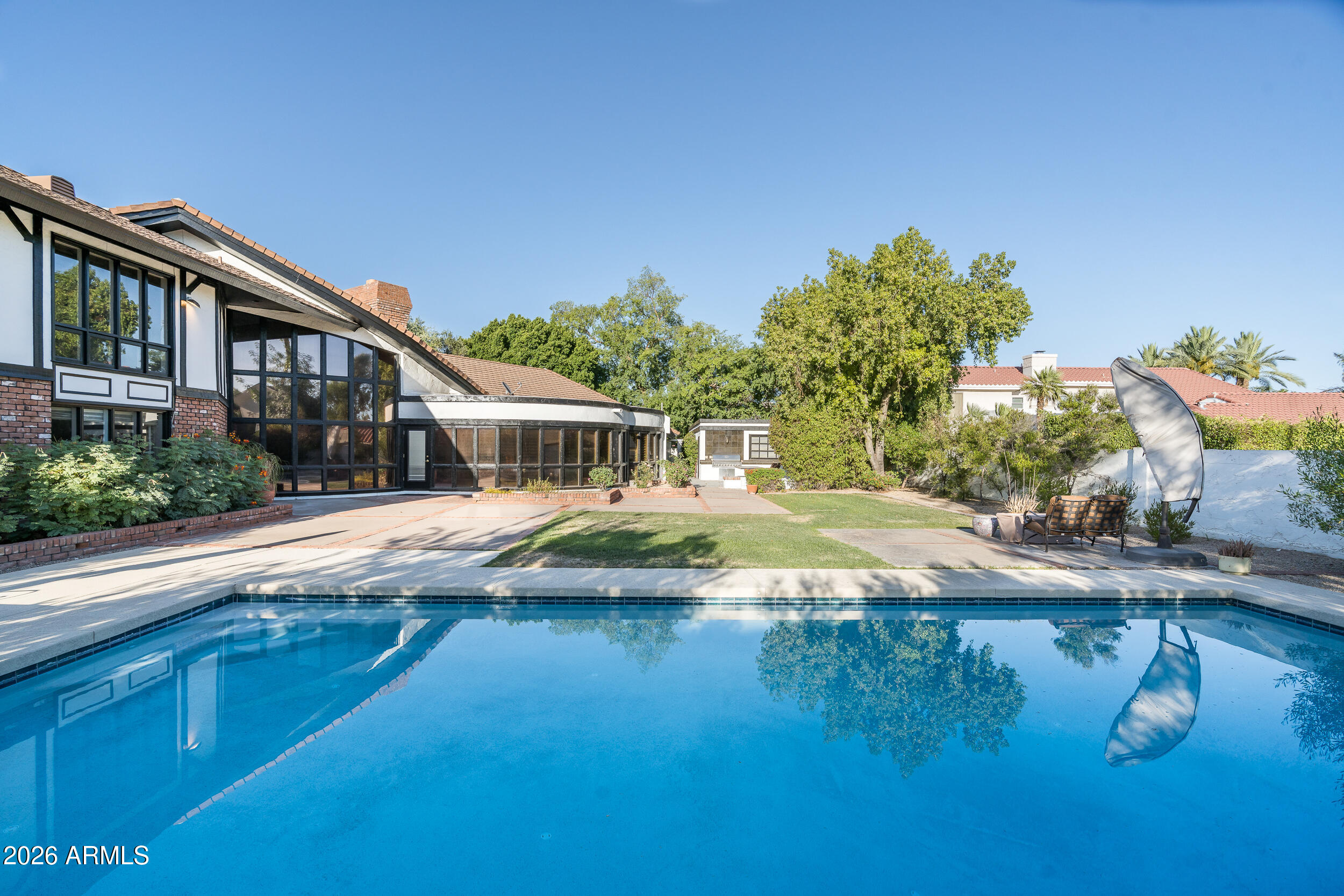 211 W KALER Drive