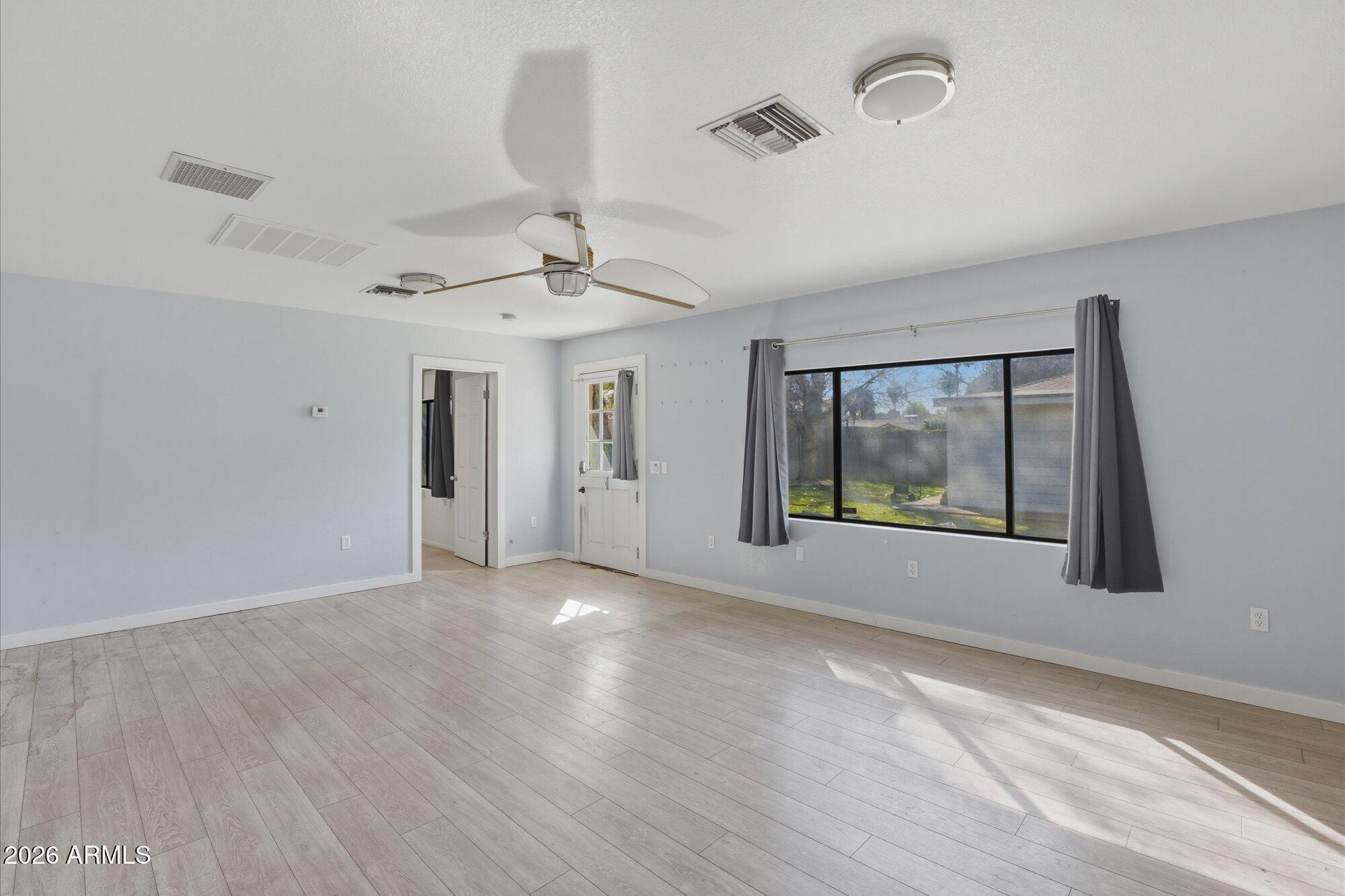 1532 W LOMA Lane
