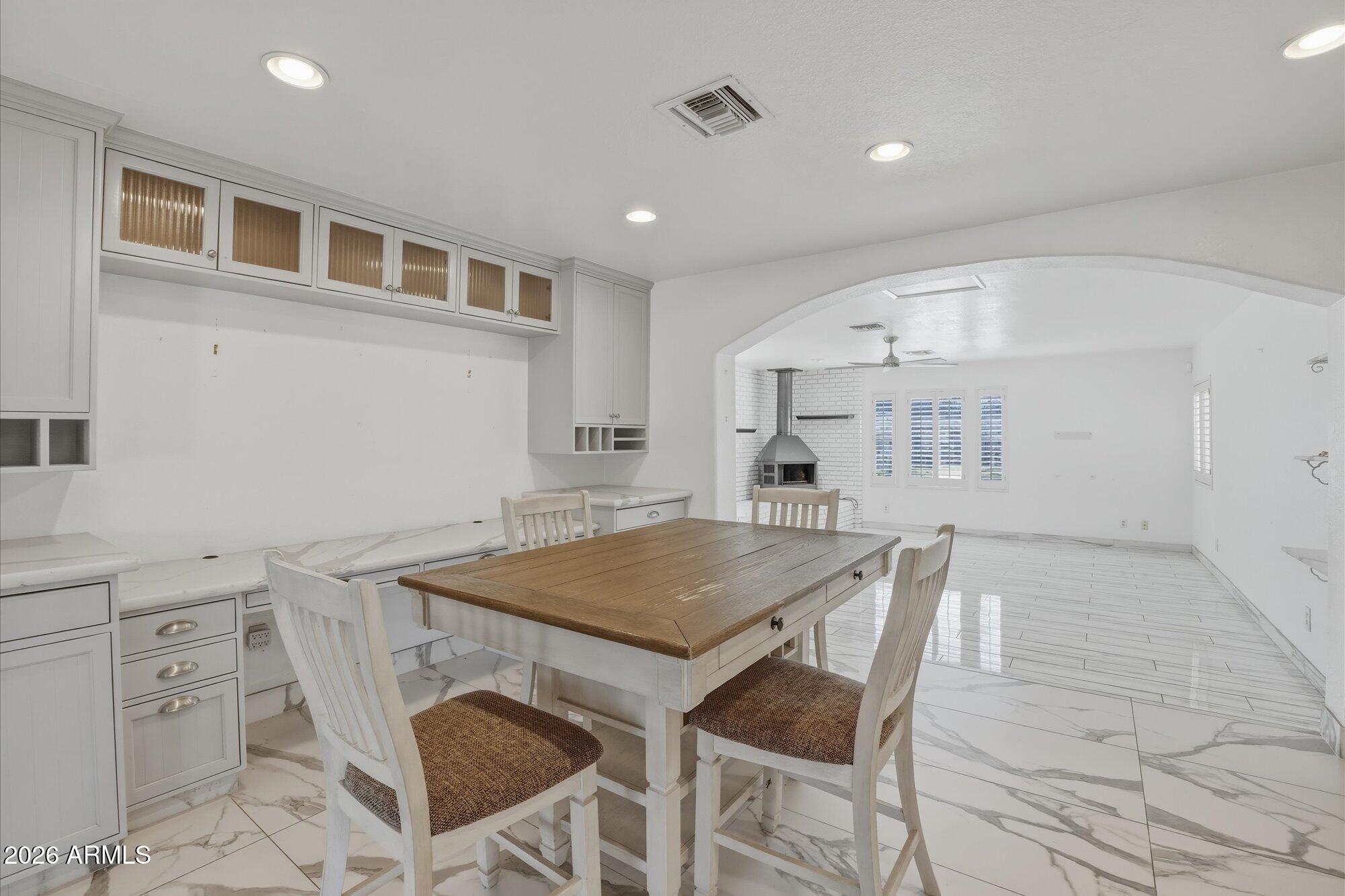 1532 W LOMA Lane