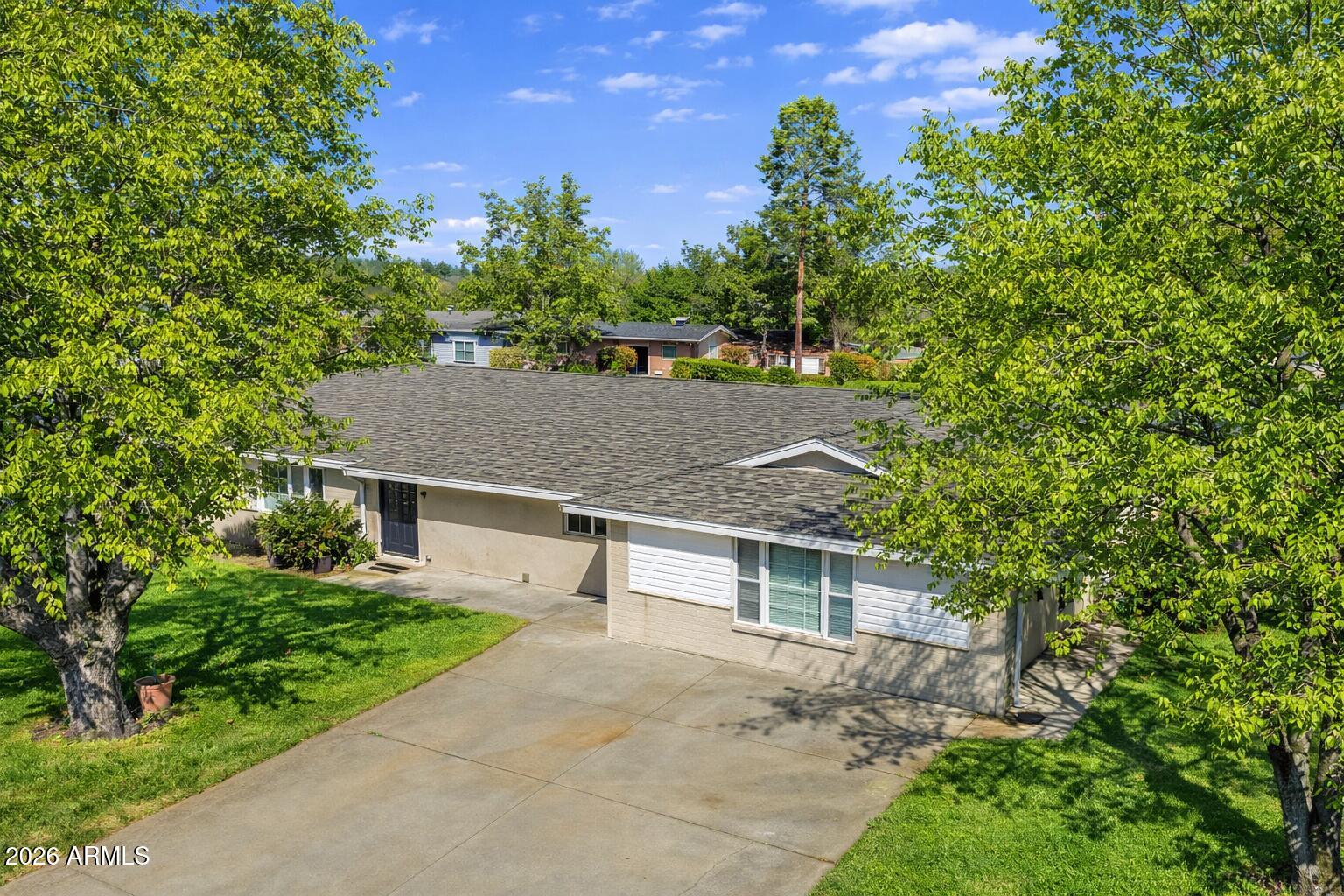1532 W LOMA Lane