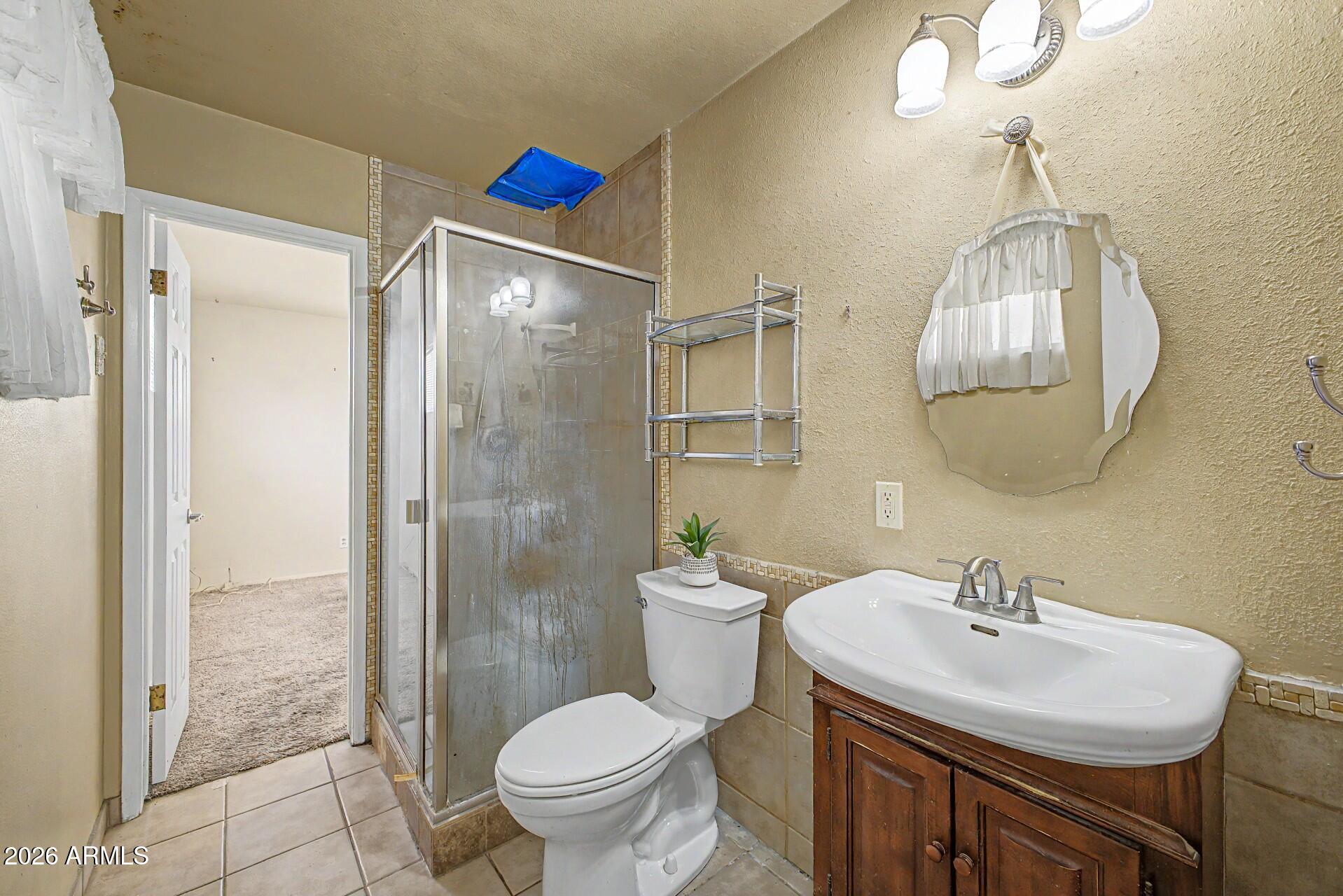 1522 W LAWRENCE Lane