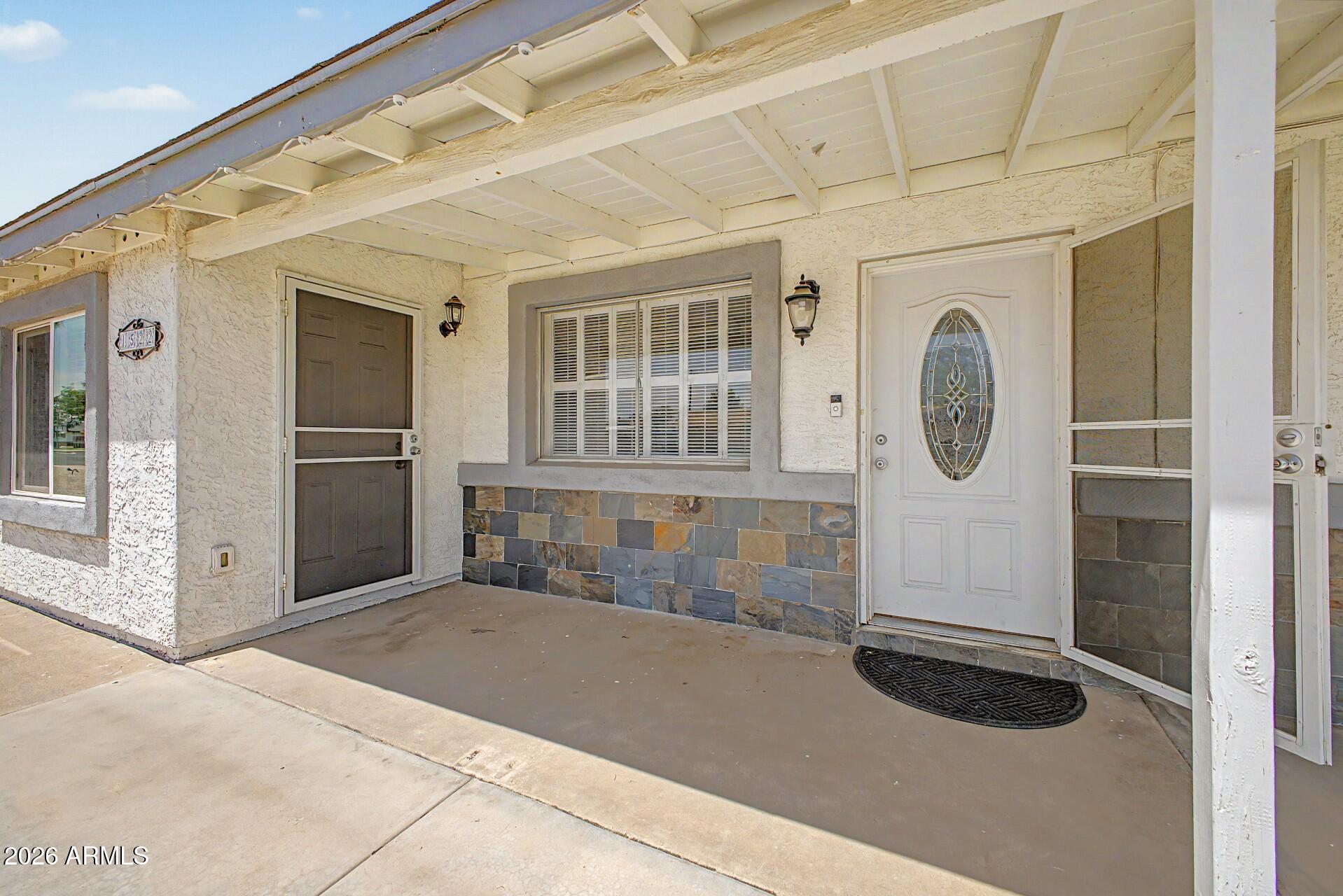 1522 W LAWRENCE Lane