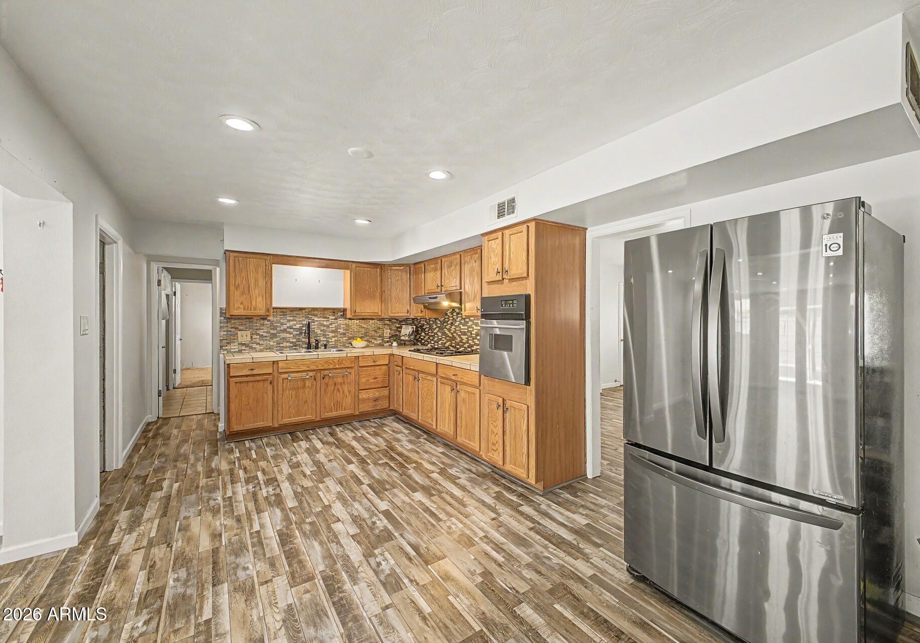 1522 W LAWRENCE Lane