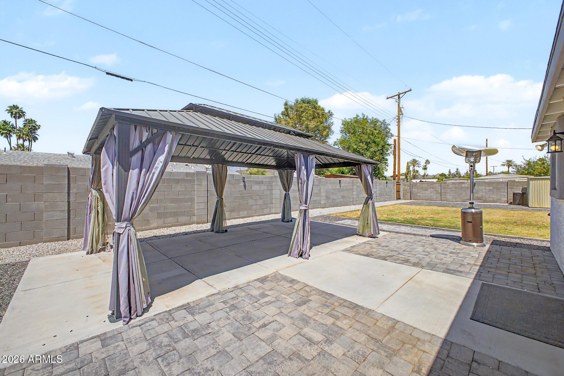 1522 W LAWRENCE Lane