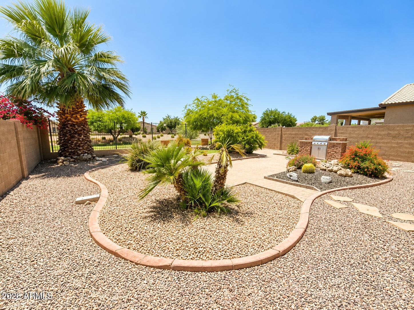 967 E DESERT SPRINGS Way