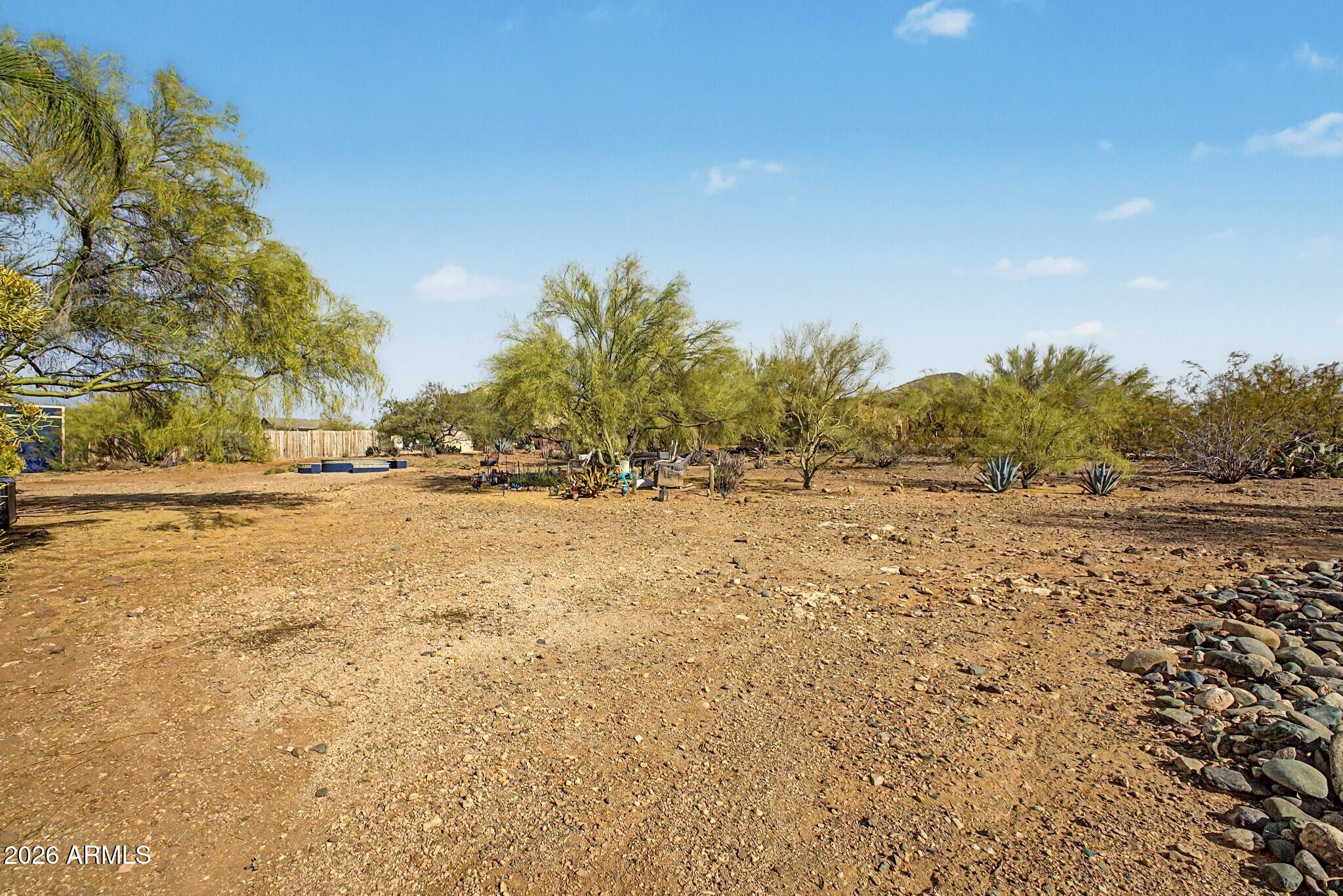 2027 E CIRCLE MOUNTAIN Road