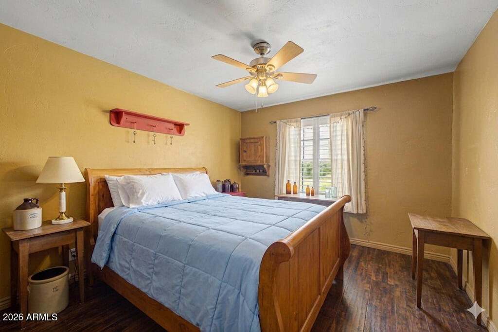 2027 E CIRCLE MOUNTAIN Road
