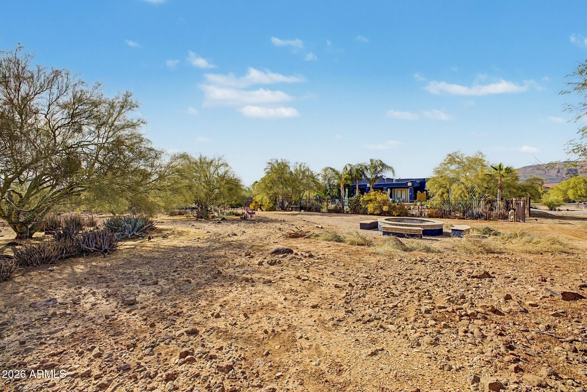 2027 E CIRCLE MOUNTAIN Road
