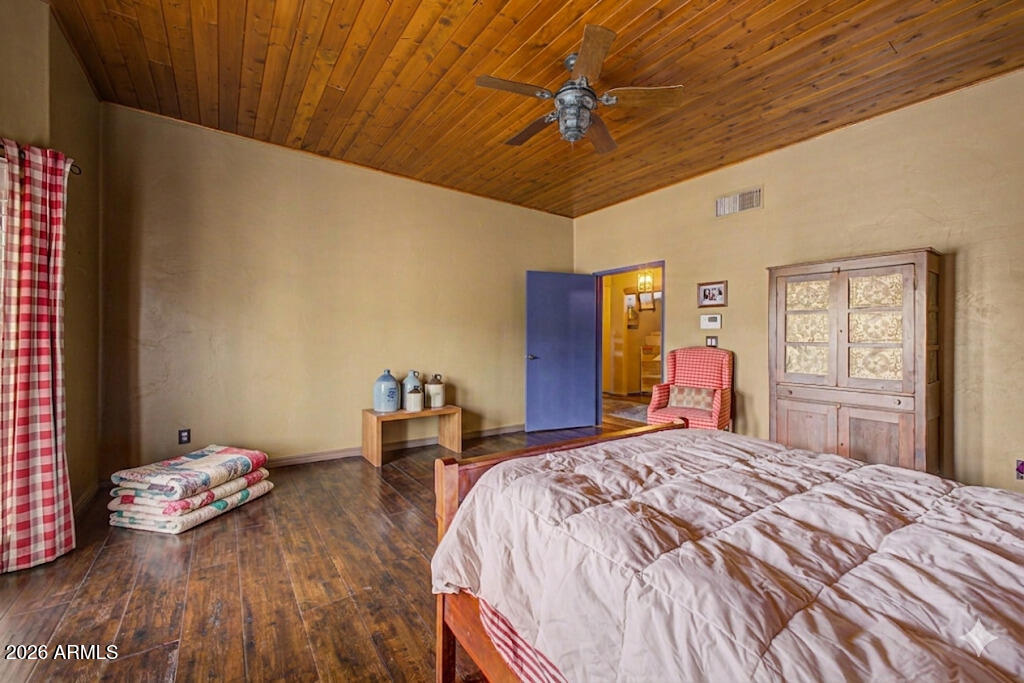 2027 E CIRCLE MOUNTAIN Road