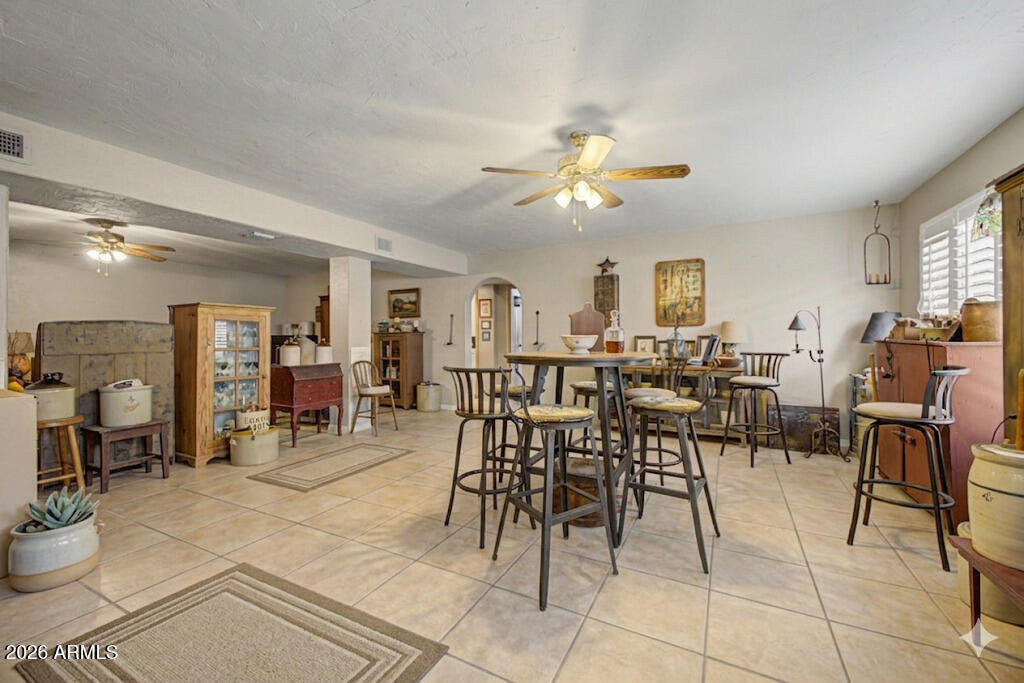 2027 E CIRCLE MOUNTAIN Road