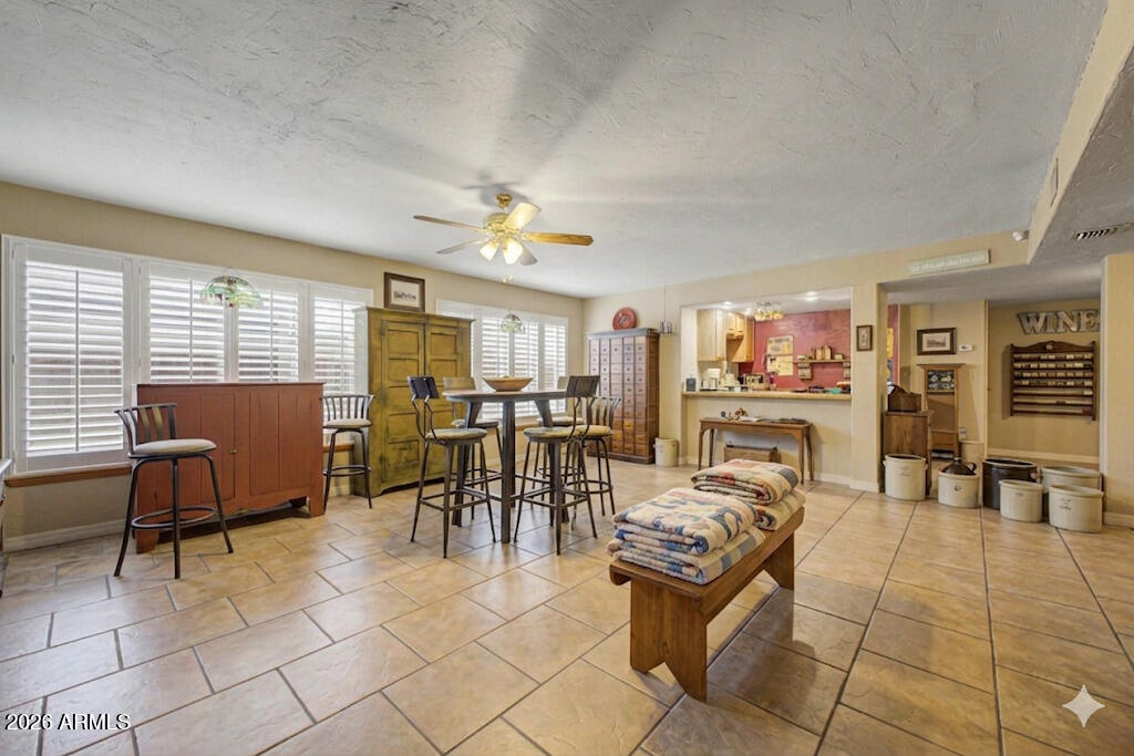 2027 E CIRCLE MOUNTAIN Road