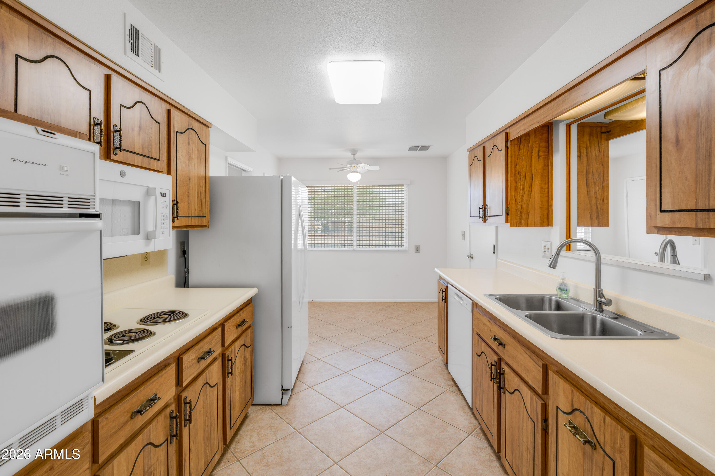 10551 W PRAIRIE HILLS Circle