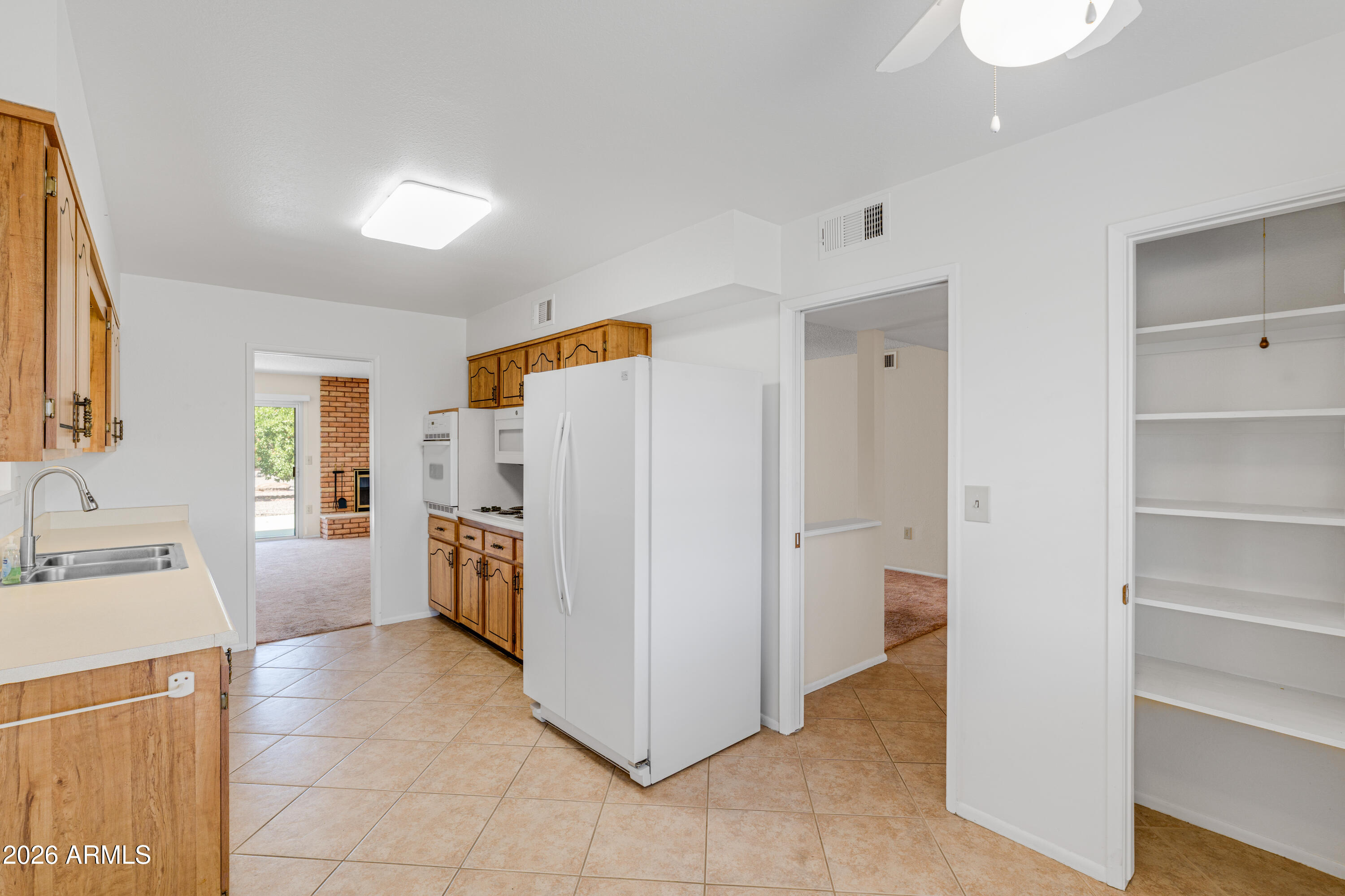 10551 W PRAIRIE HILLS Circle