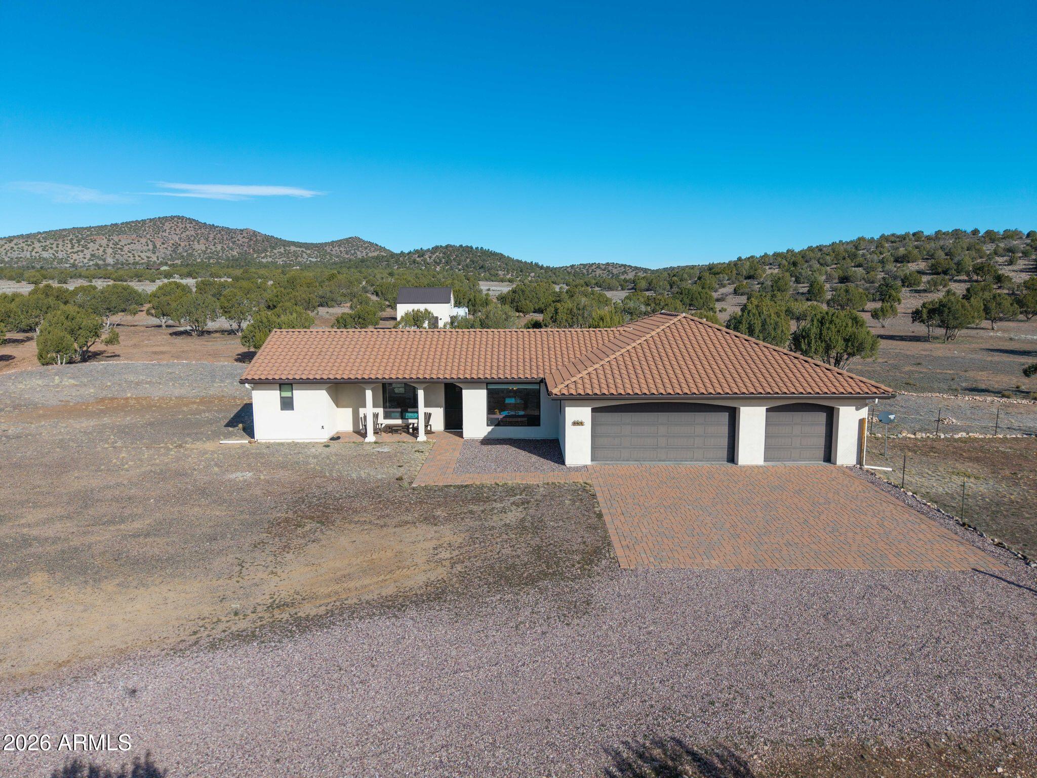 4400 W CARRIAGE Lane