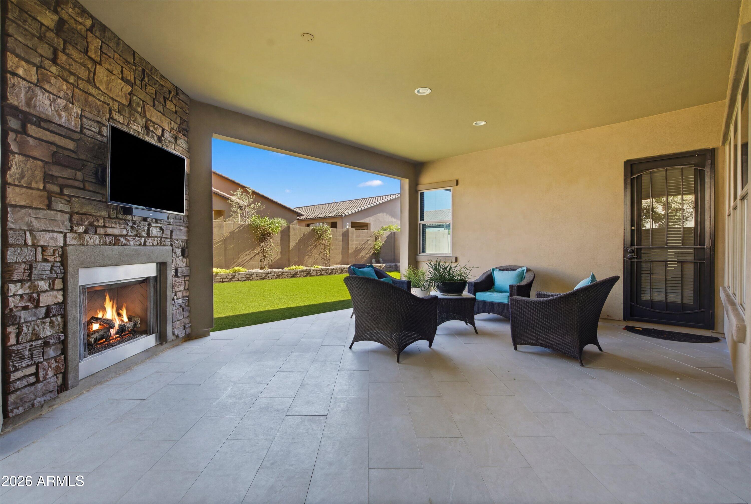 6017 E SANTA CRUZ Drive