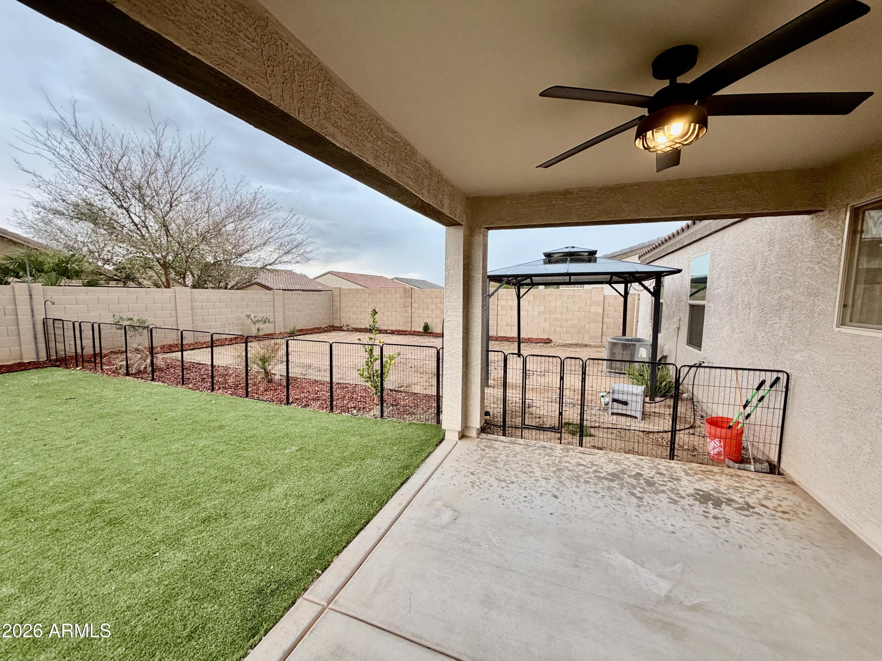 1553 E ELEGANTE Drive