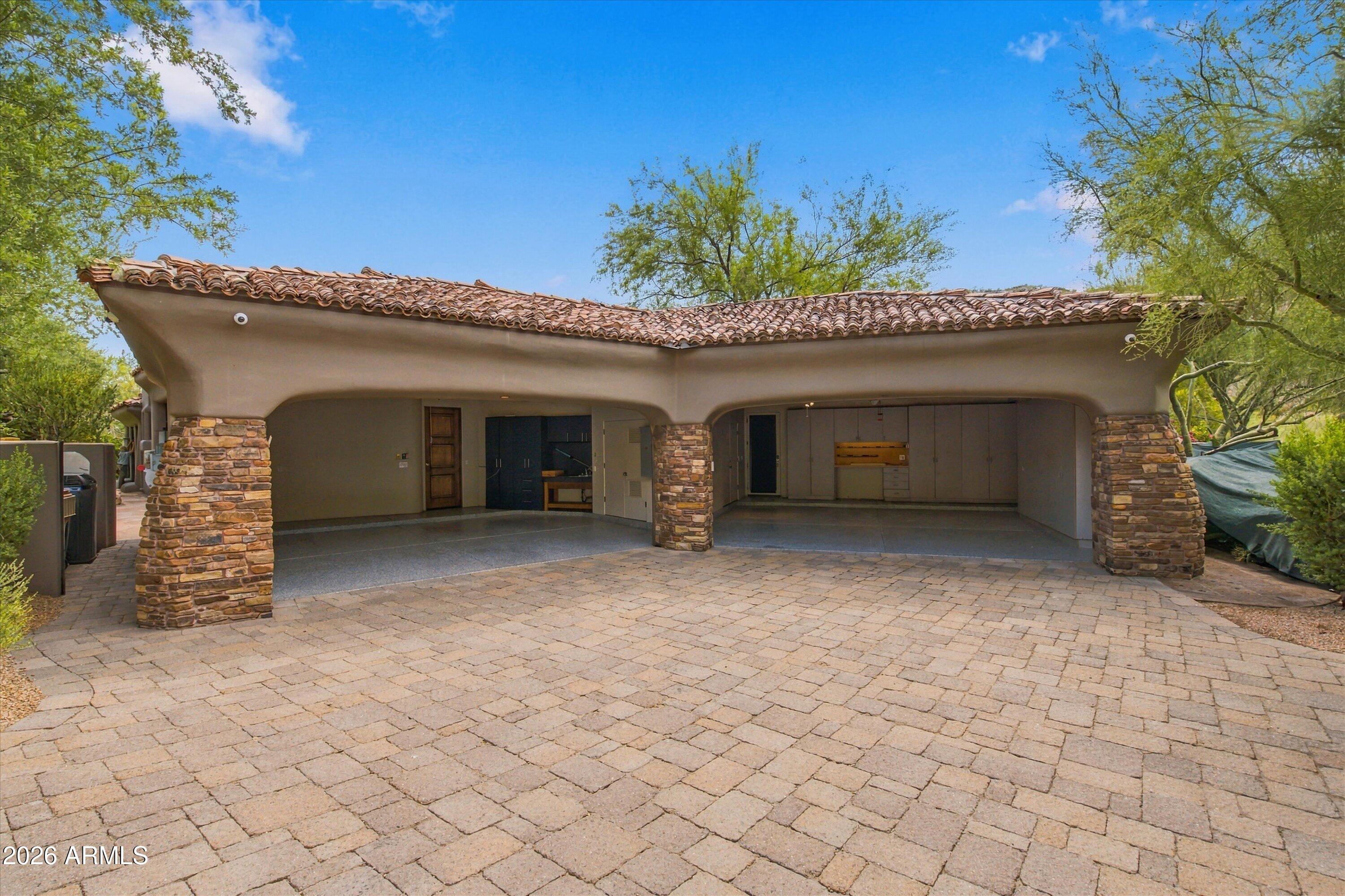 5921 E CHENEY Drive