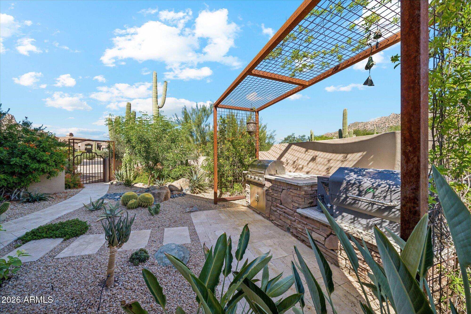 10231 E Saddle Horn Trail