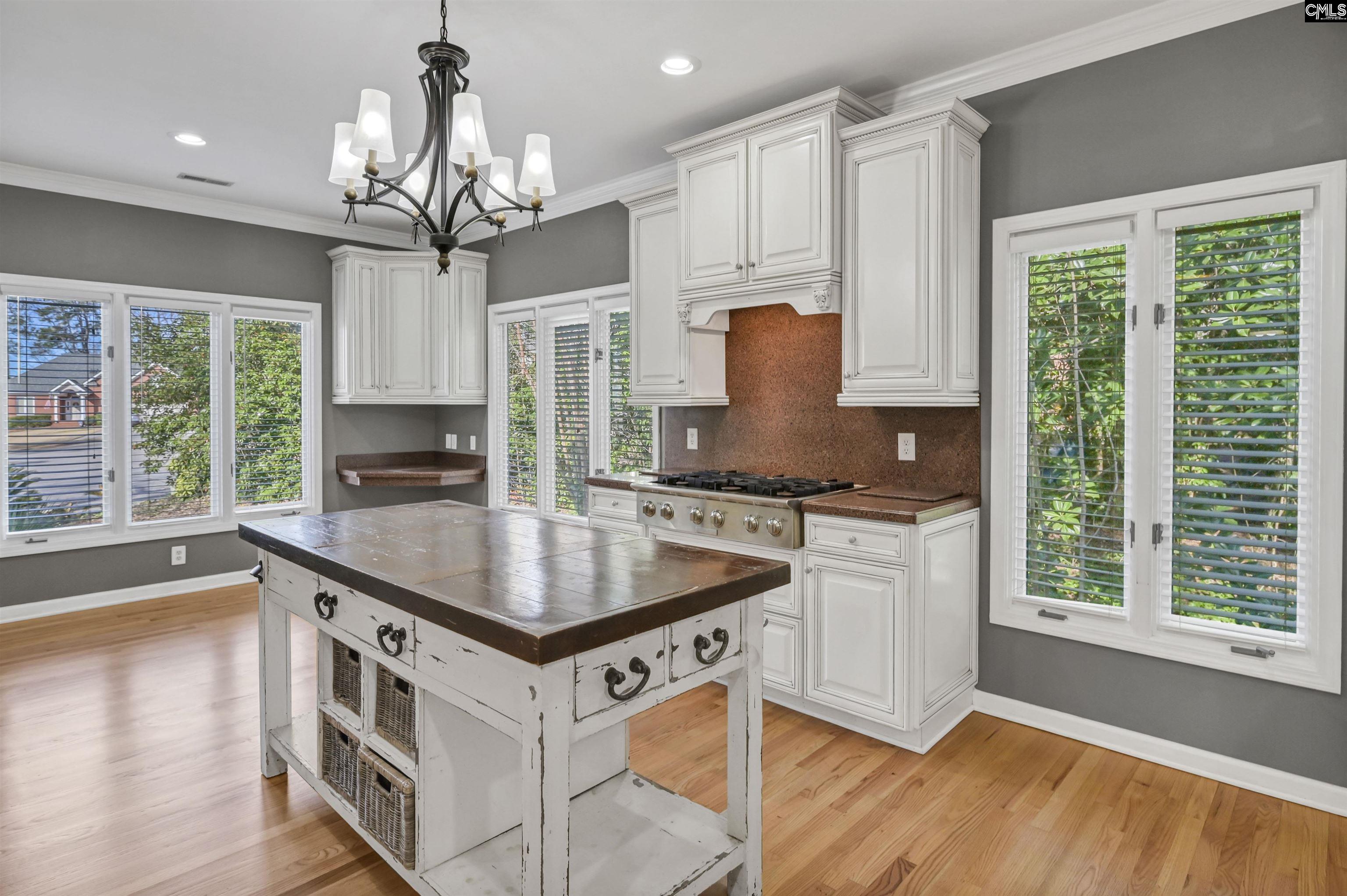 611 Clearview Court