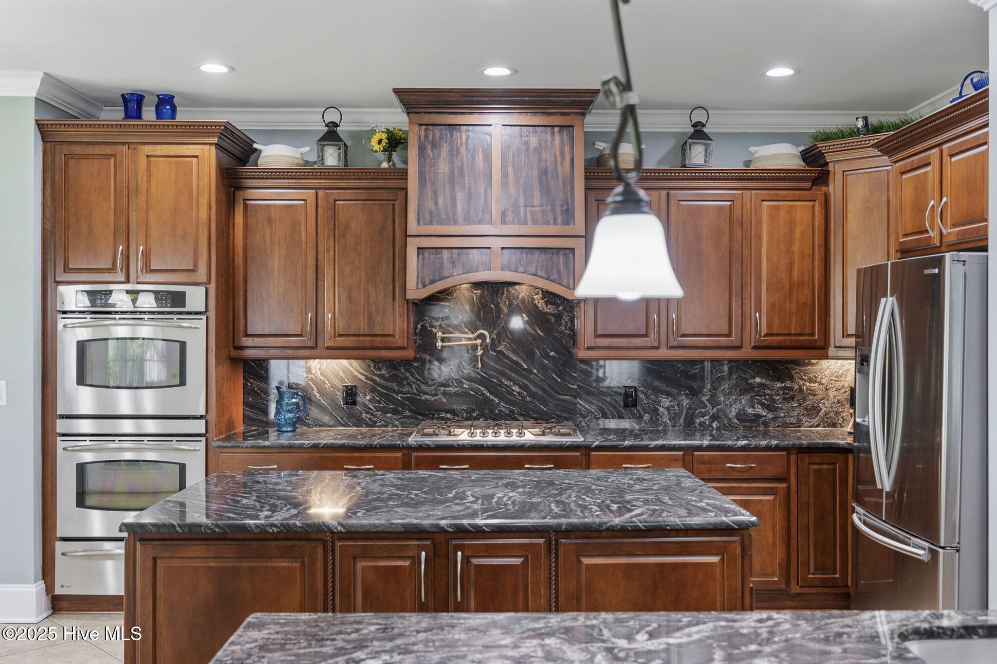 2273 Starduster Lane