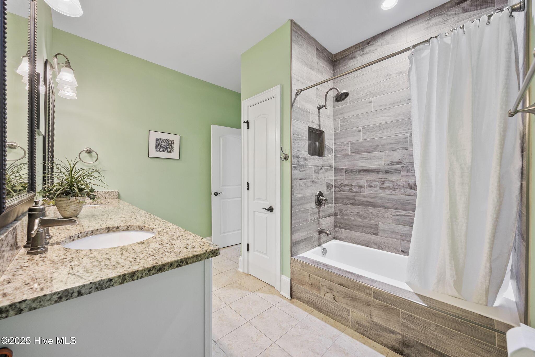 2273 Starduster Lane