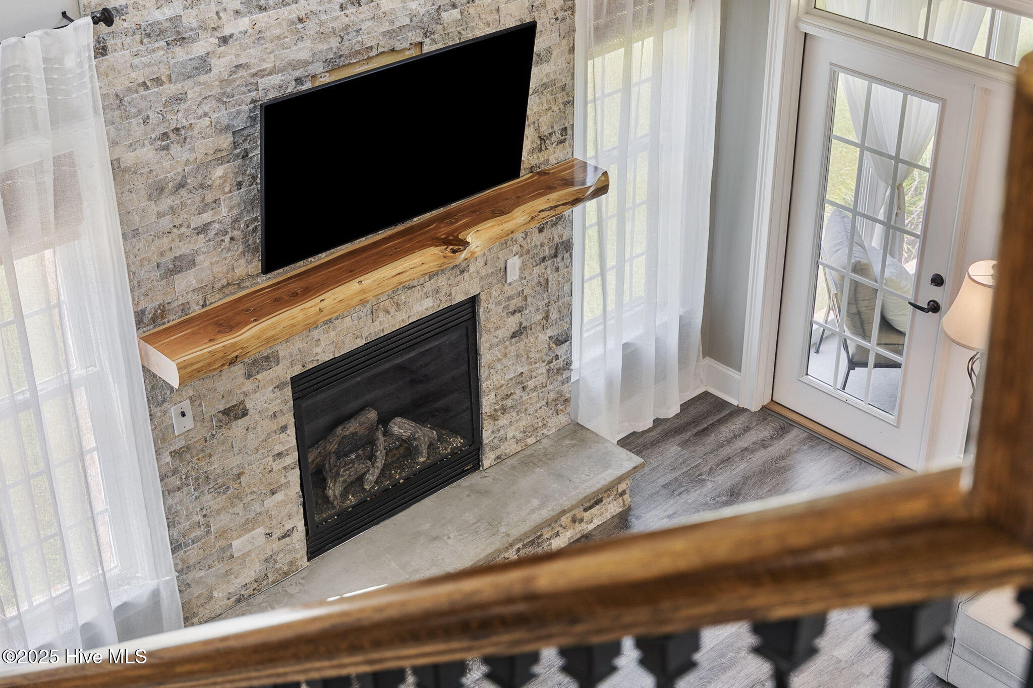 2273 Starduster Lane