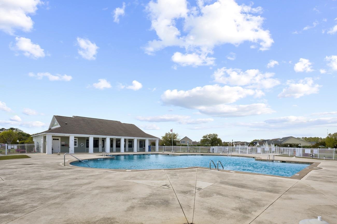 336 Lochmoore Loop