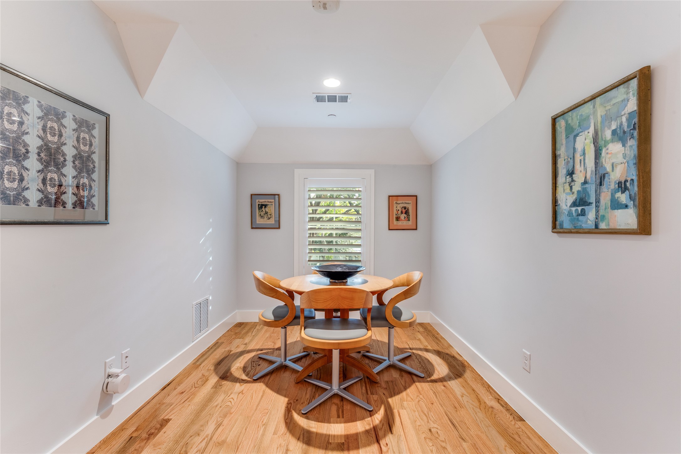 4652 Livingston Avenue