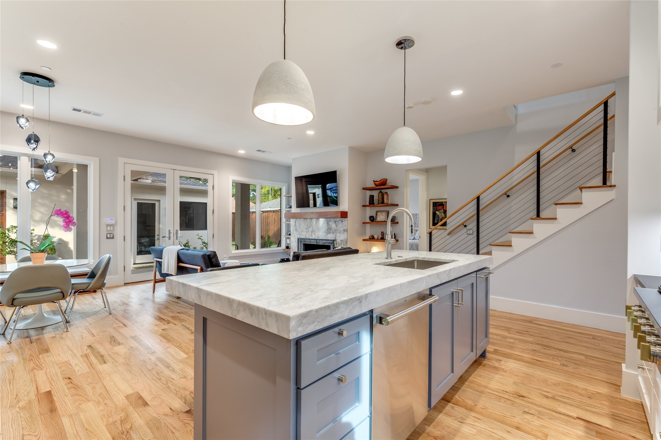 4652 Livingston Avenue